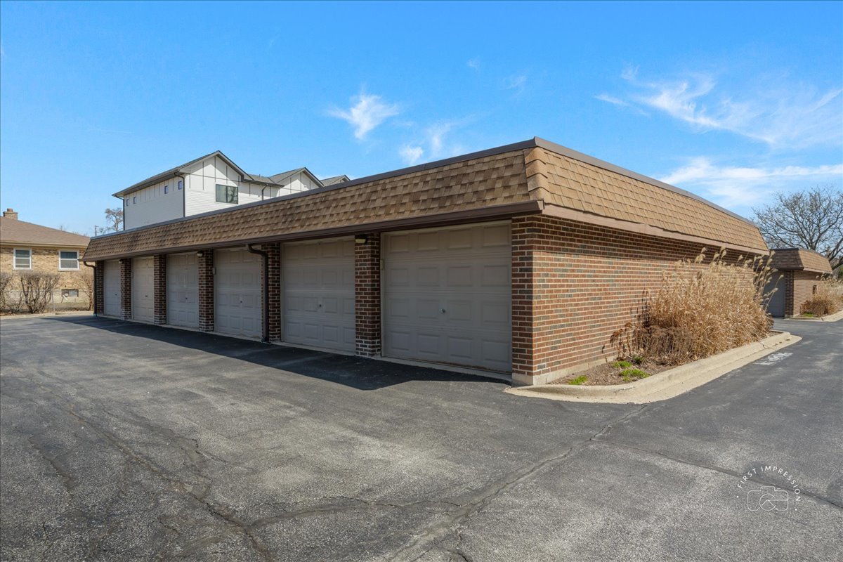 404 Melrose Avenue Unit: 303