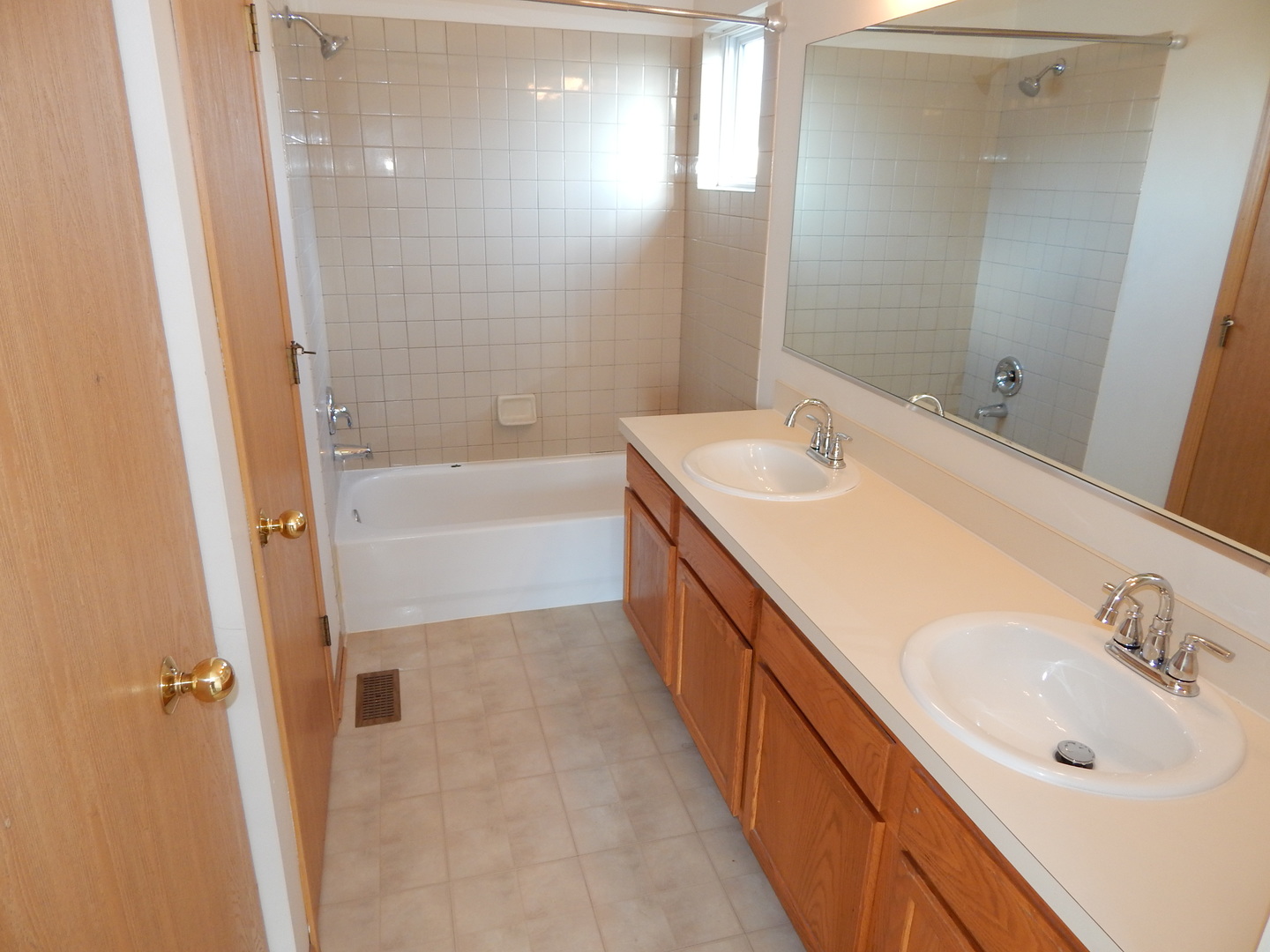 2800 E BRIDLEWAY Court