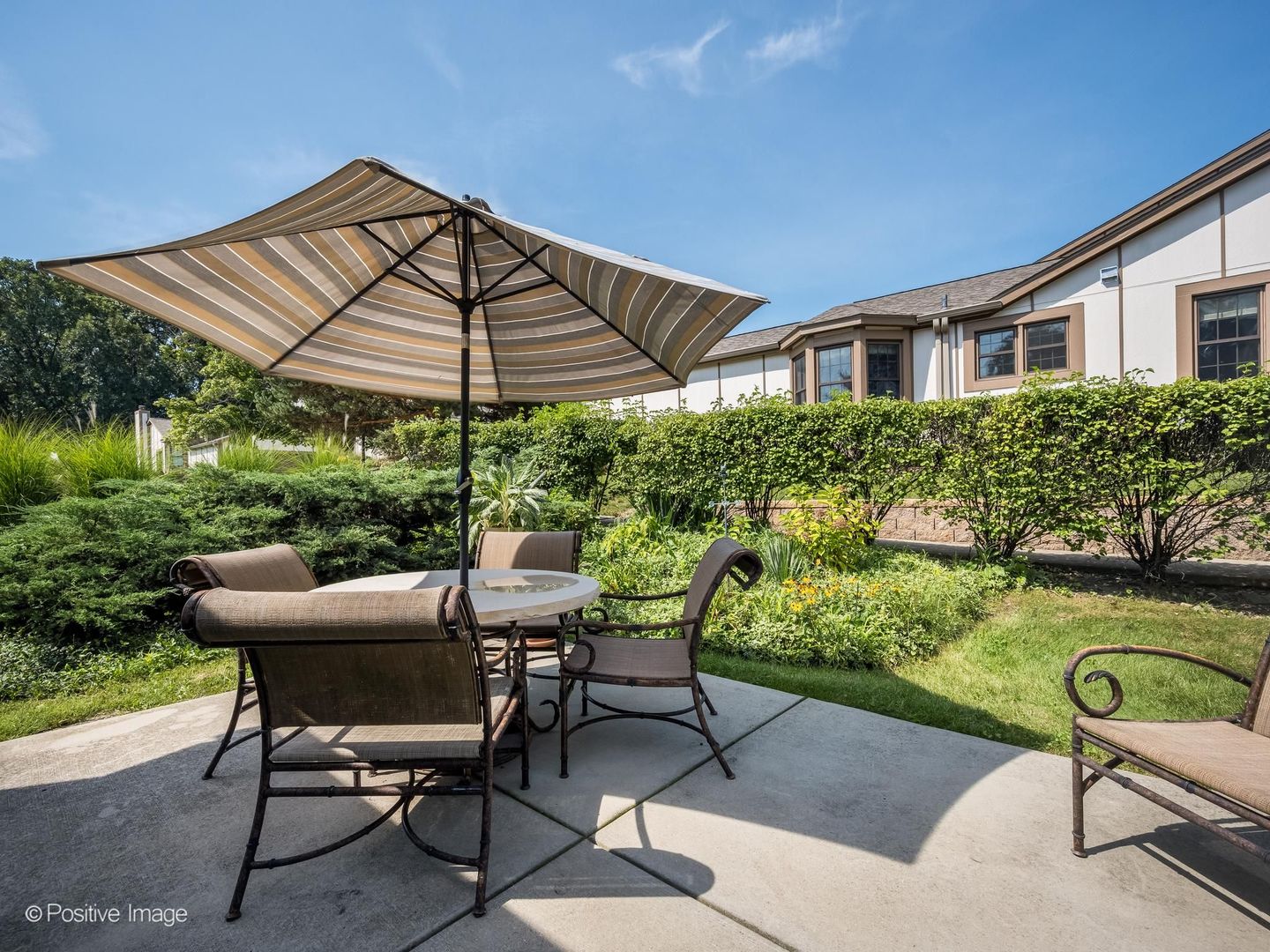 1049 Wheaton Oaks Drive