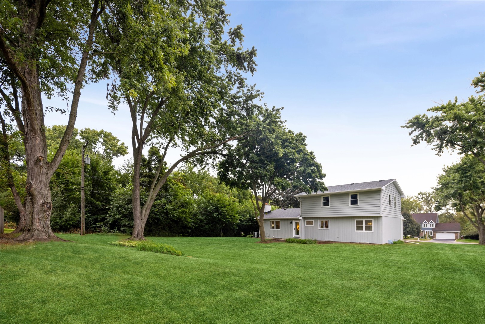 2S380 Golfview Drive