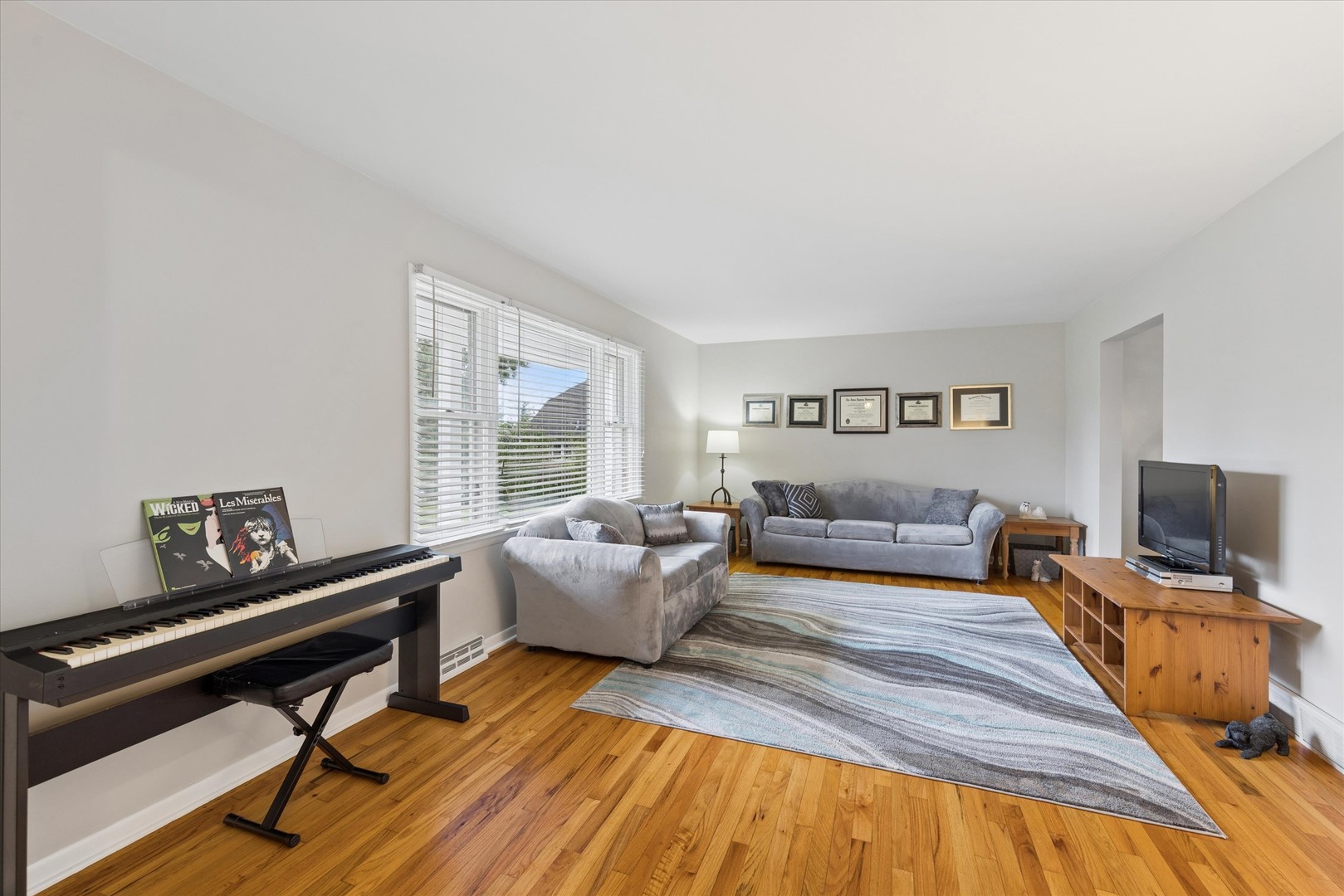 2S380 Golfview Drive