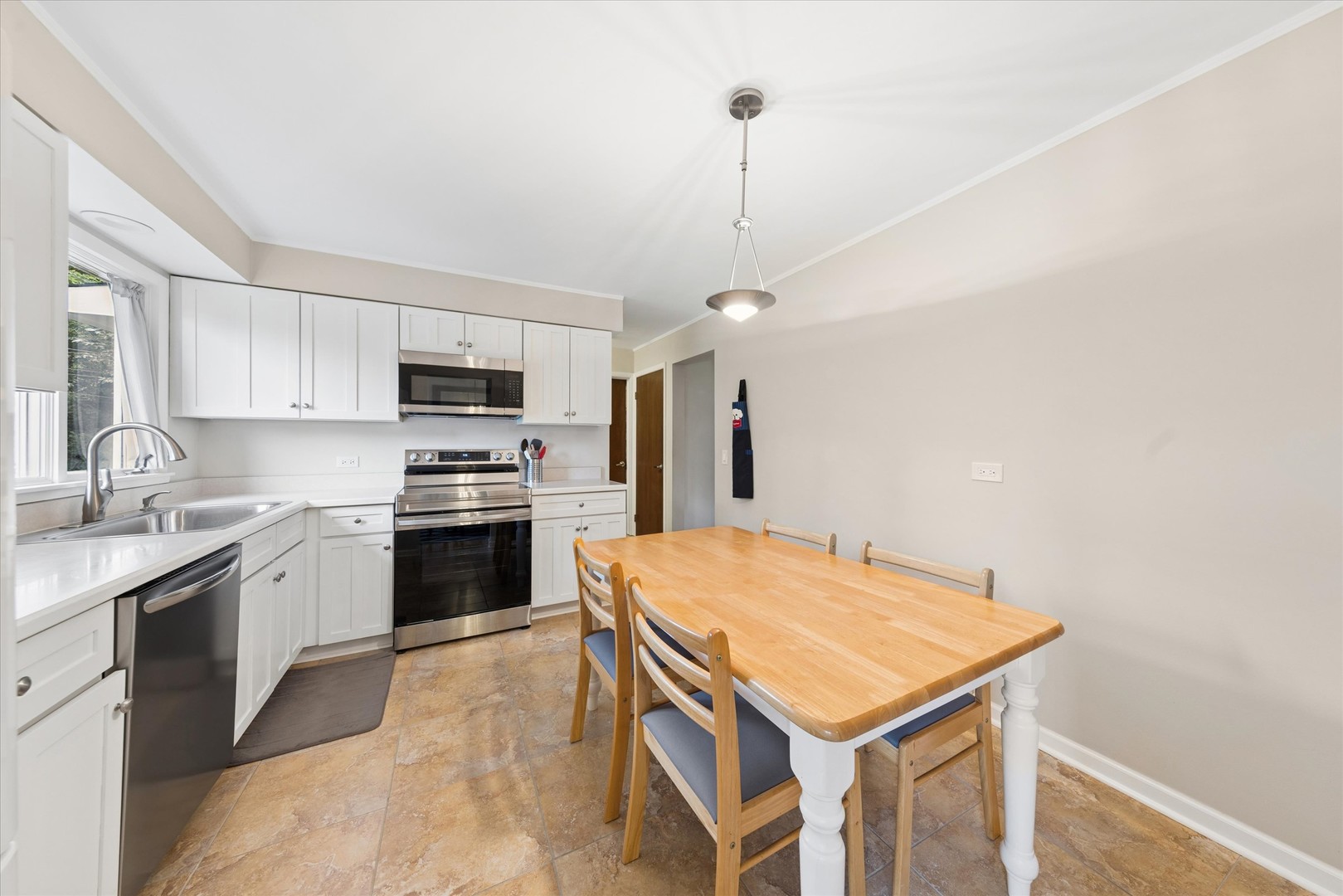 2S380 Golfview Drive