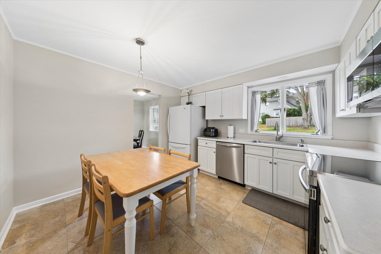 2S380 Golfview Drive