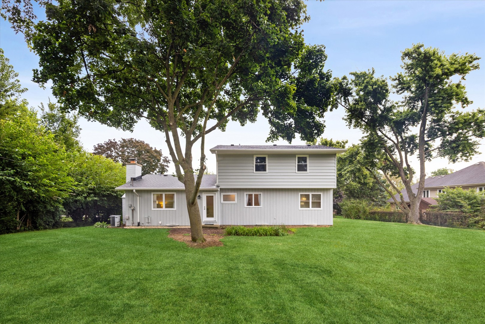 2S380 Golfview Drive