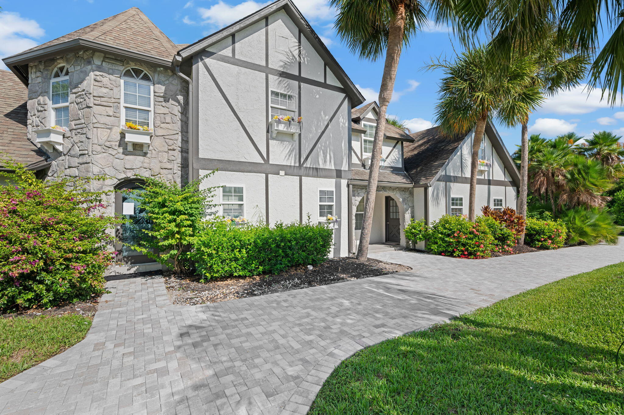 121 Queen Eugenia Court