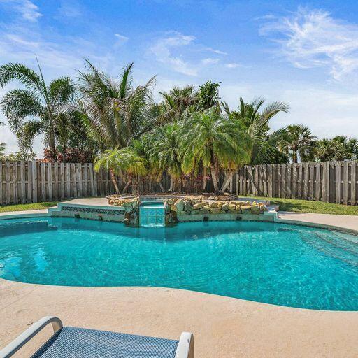 609 Tradewinds Avenue