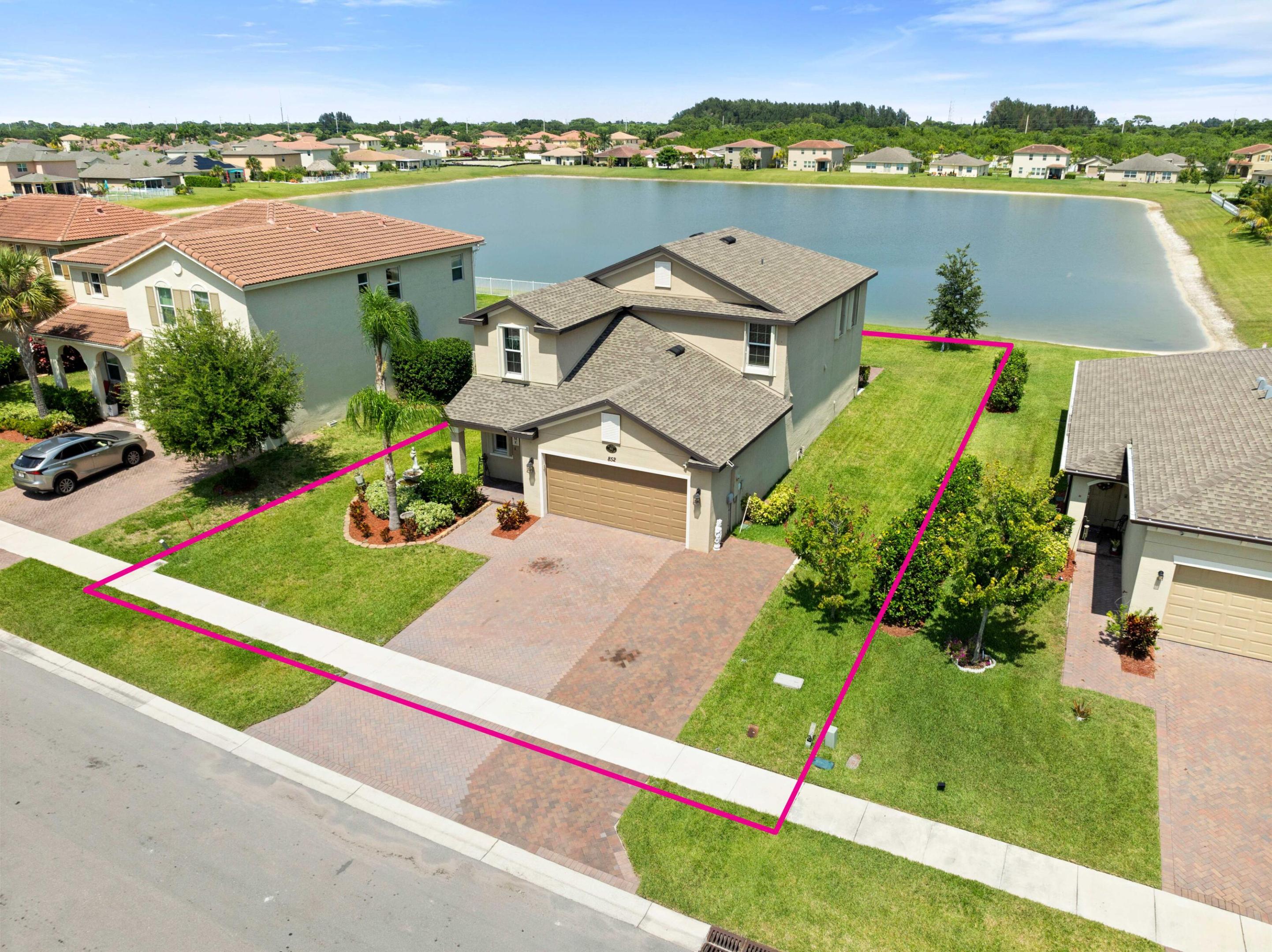 852 Gairloch Lane