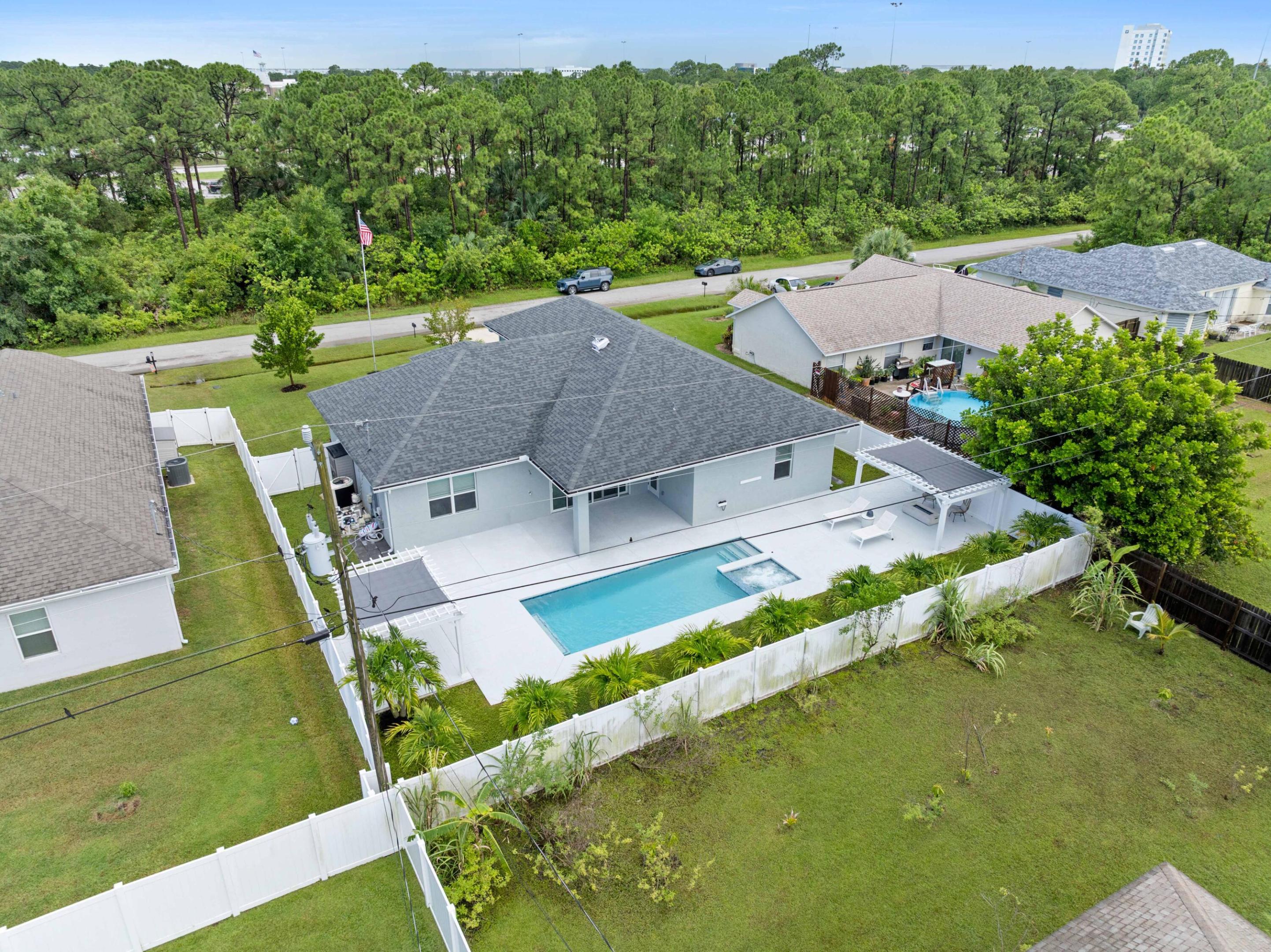 2265 SW Kenwick Avenue