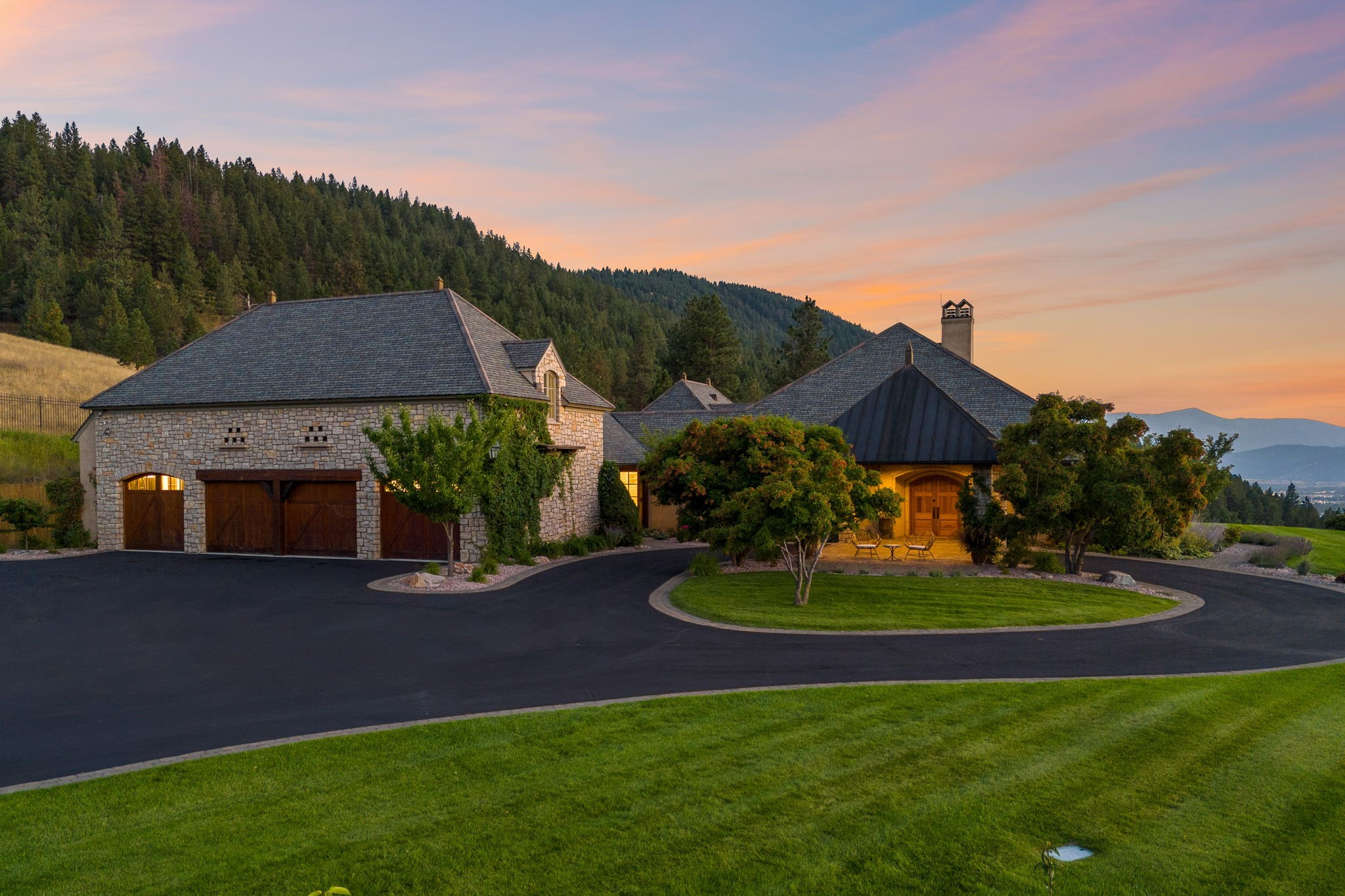 2722 Contour Road