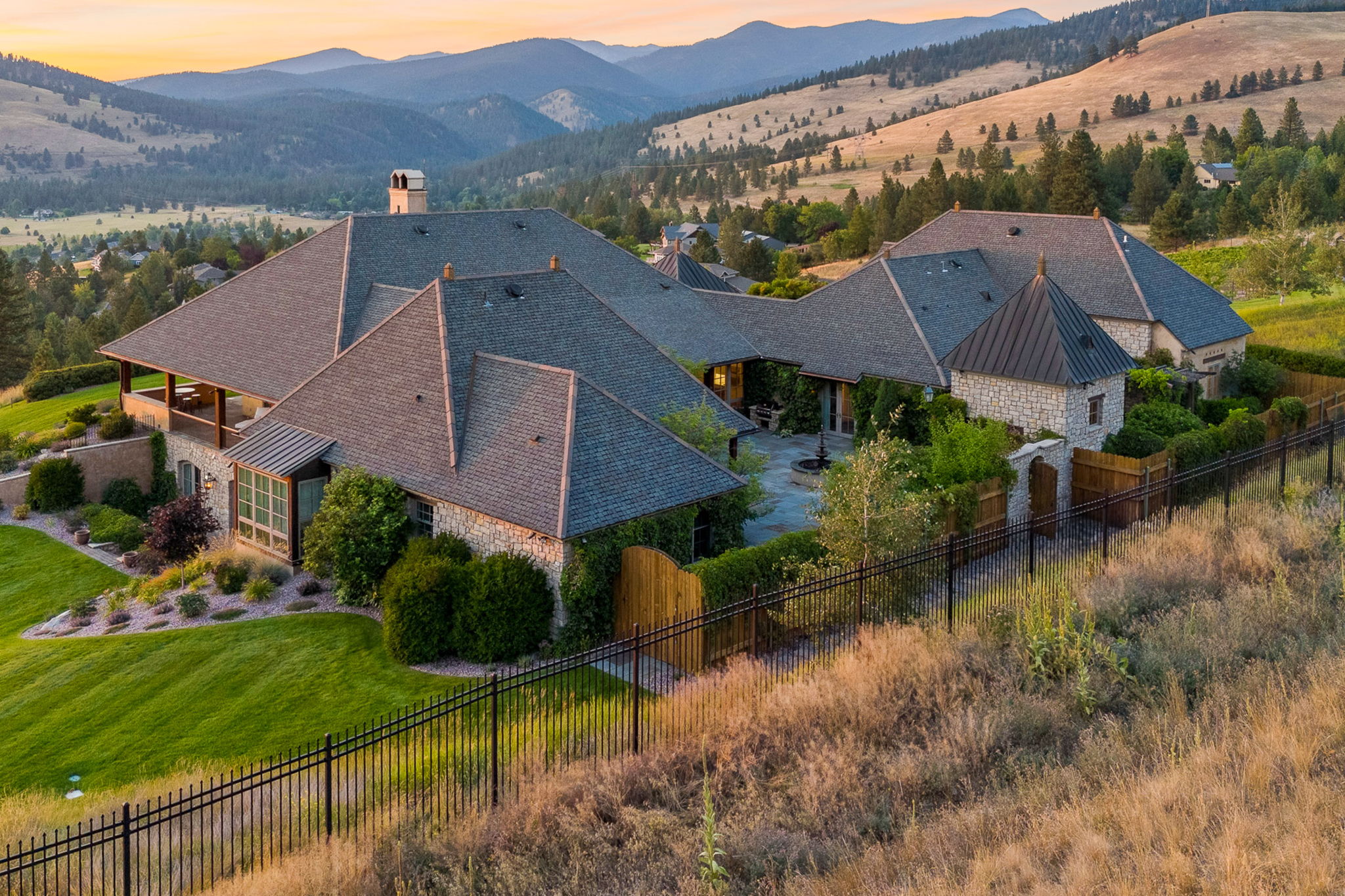 2722 Contour Road