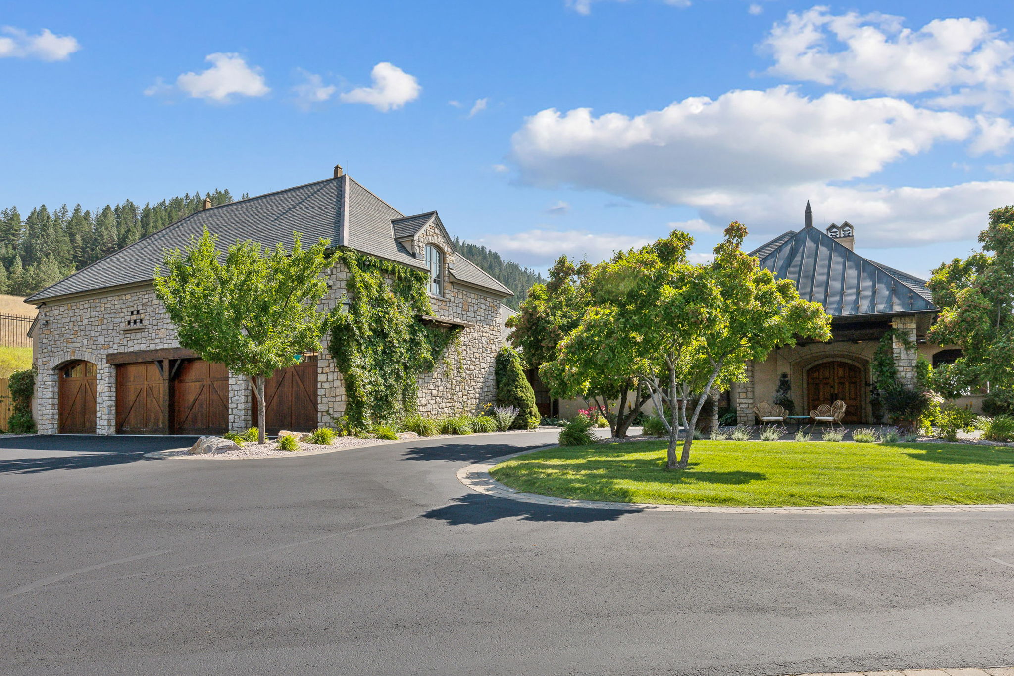 2722 Contour Road
