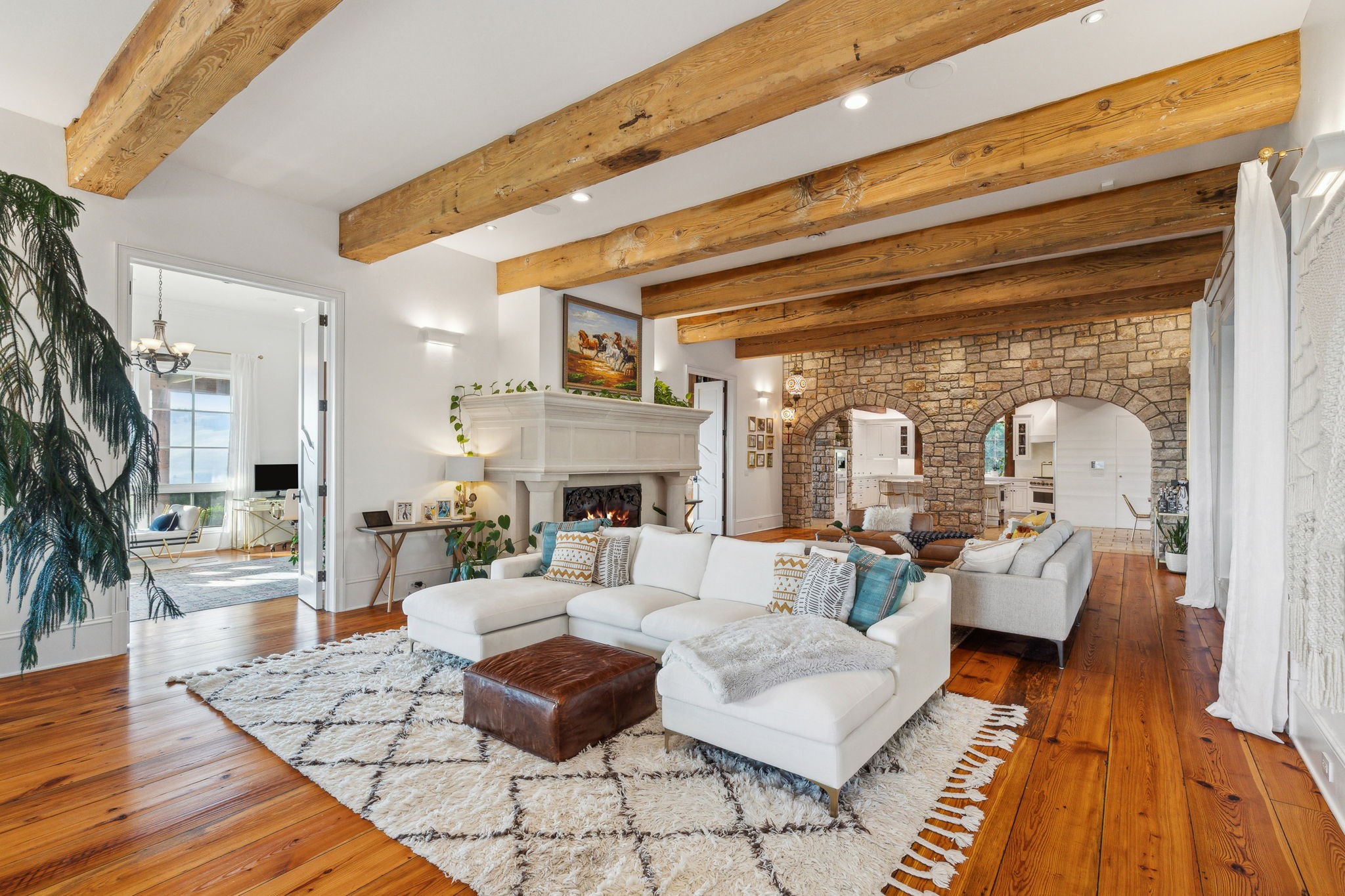 2722 Contour Road