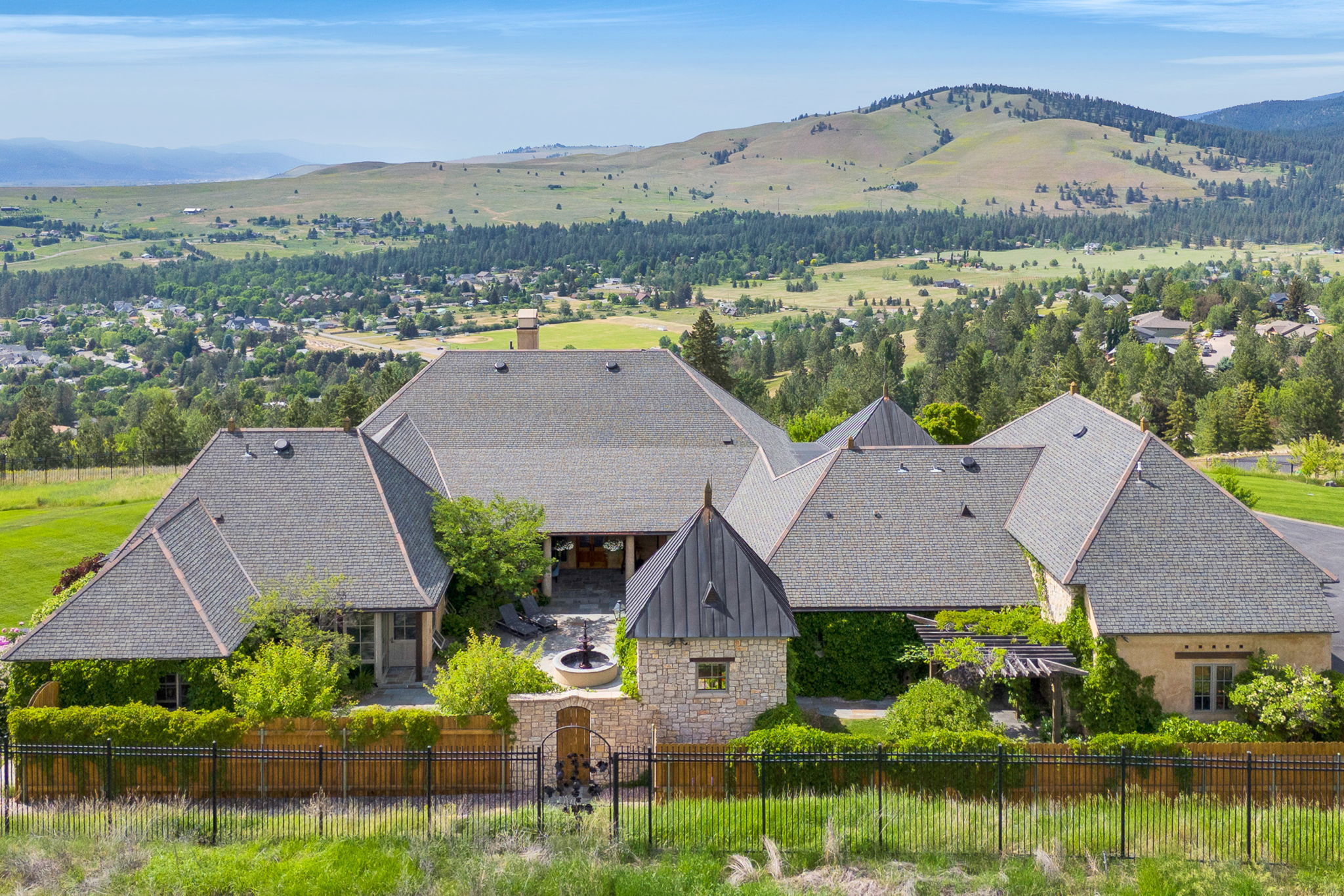 2722 Contour Road