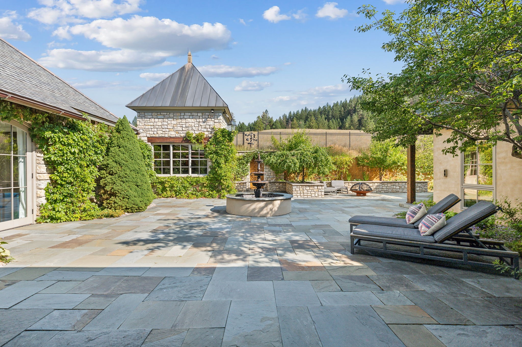 2722 Contour Road