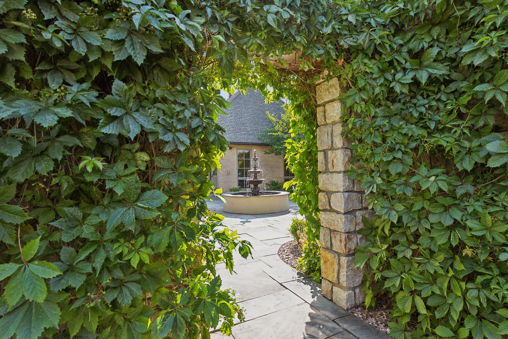 2722 Contour Road