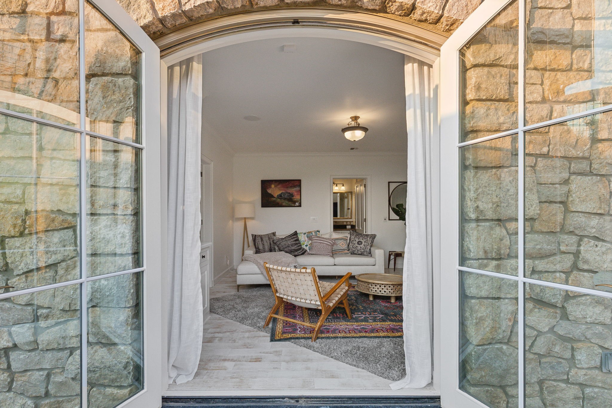 2722 Contour Road
