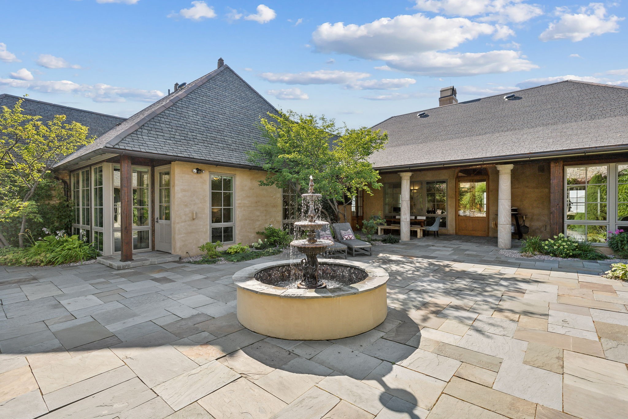2722 Contour Road