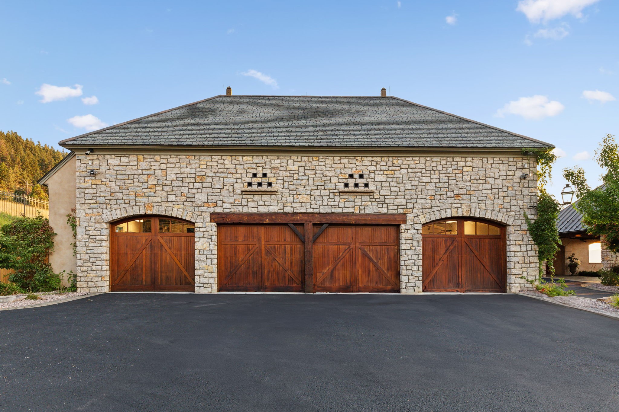 2722 Contour Road