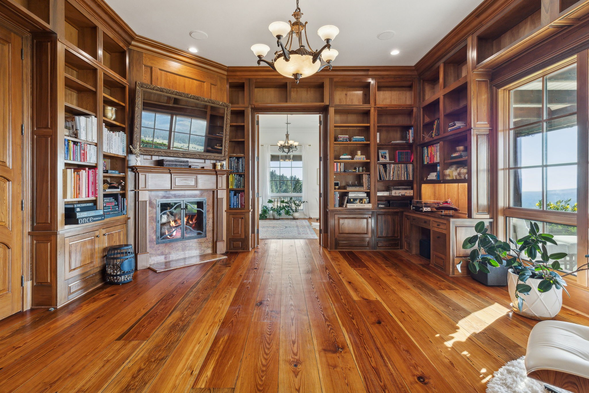 2722 Contour Road