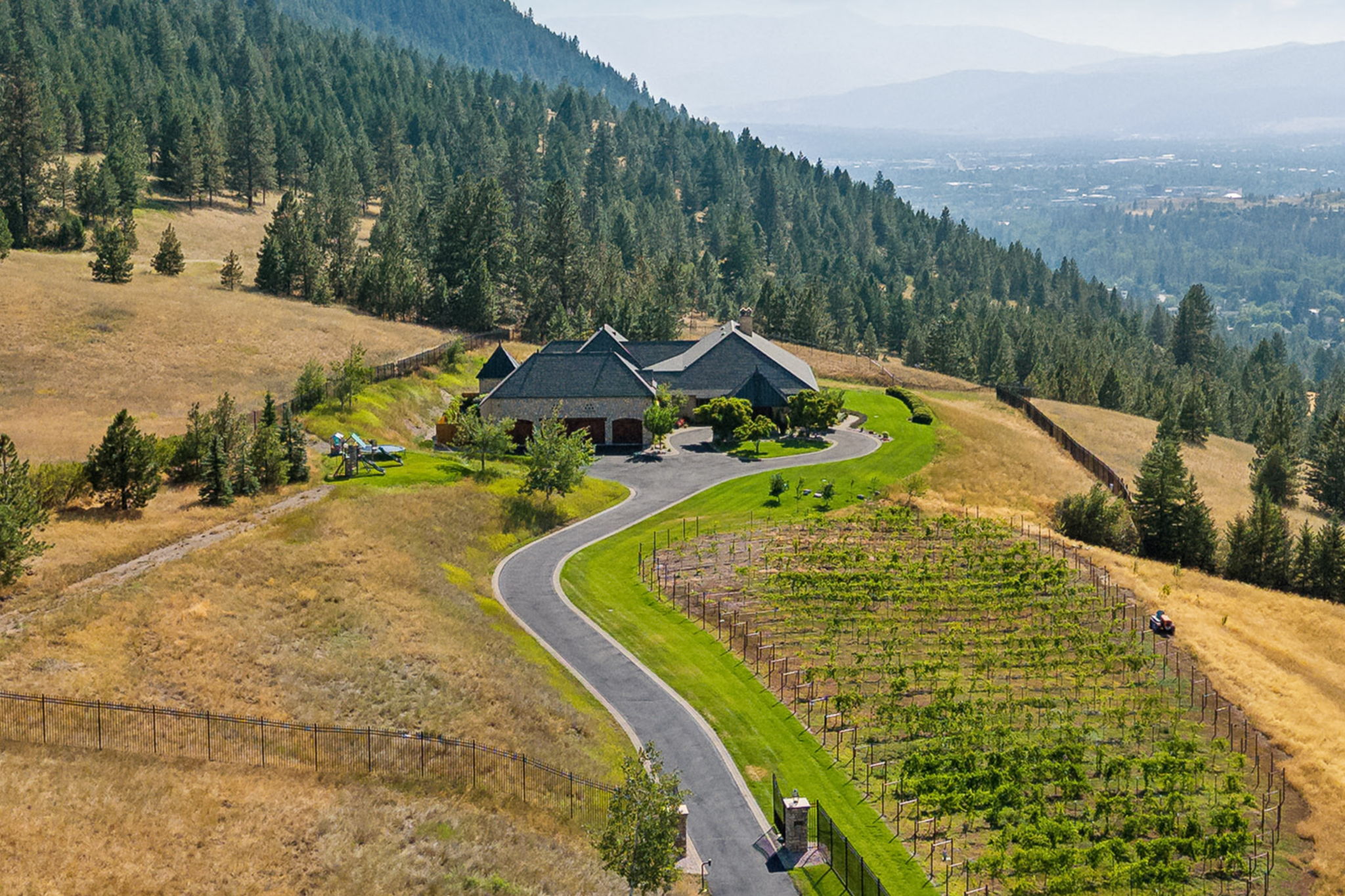 2722 Contour Road