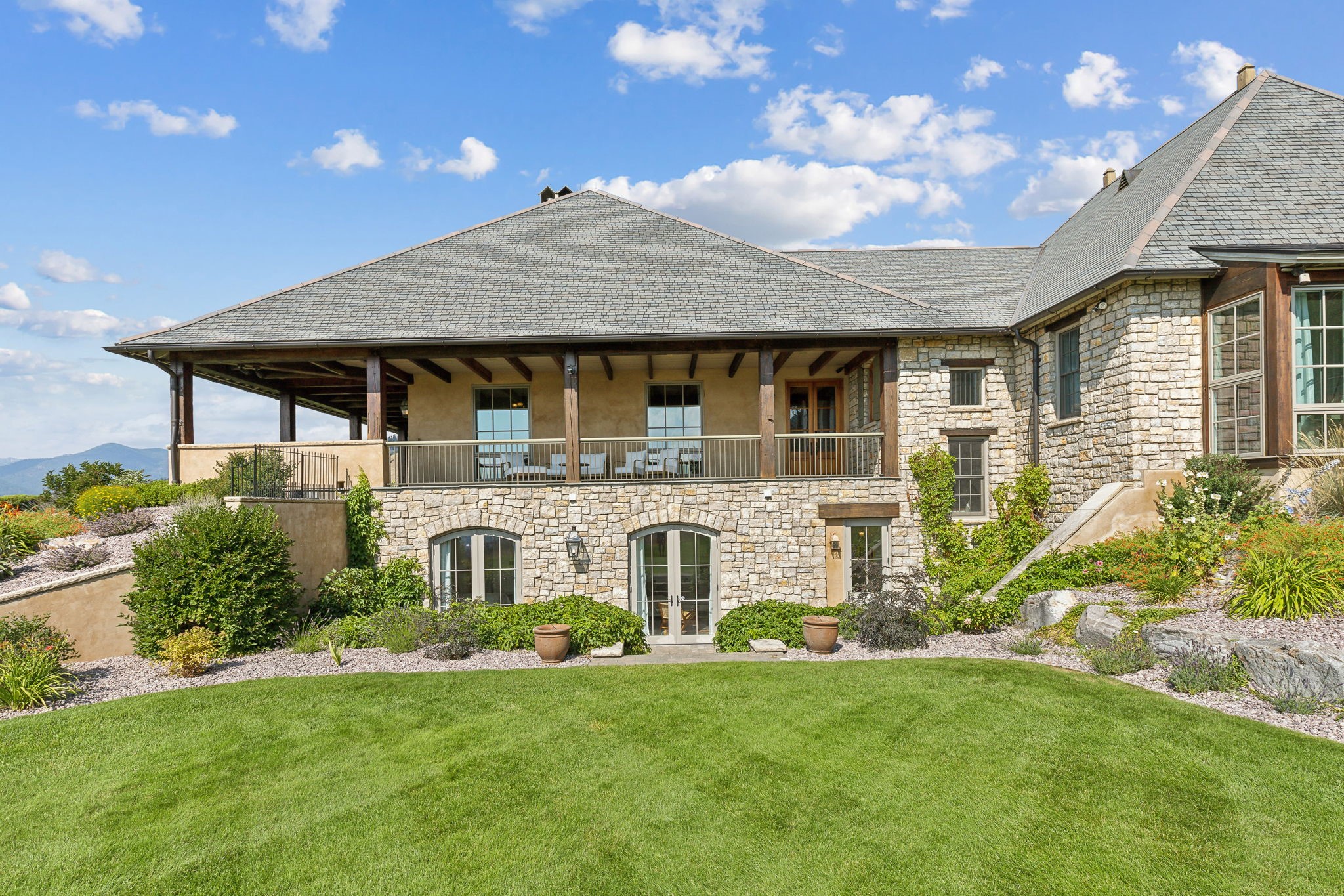 2722 Contour Road