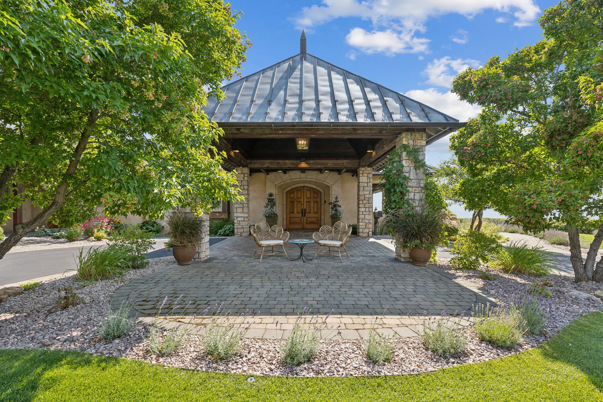 2722 Contour Road
