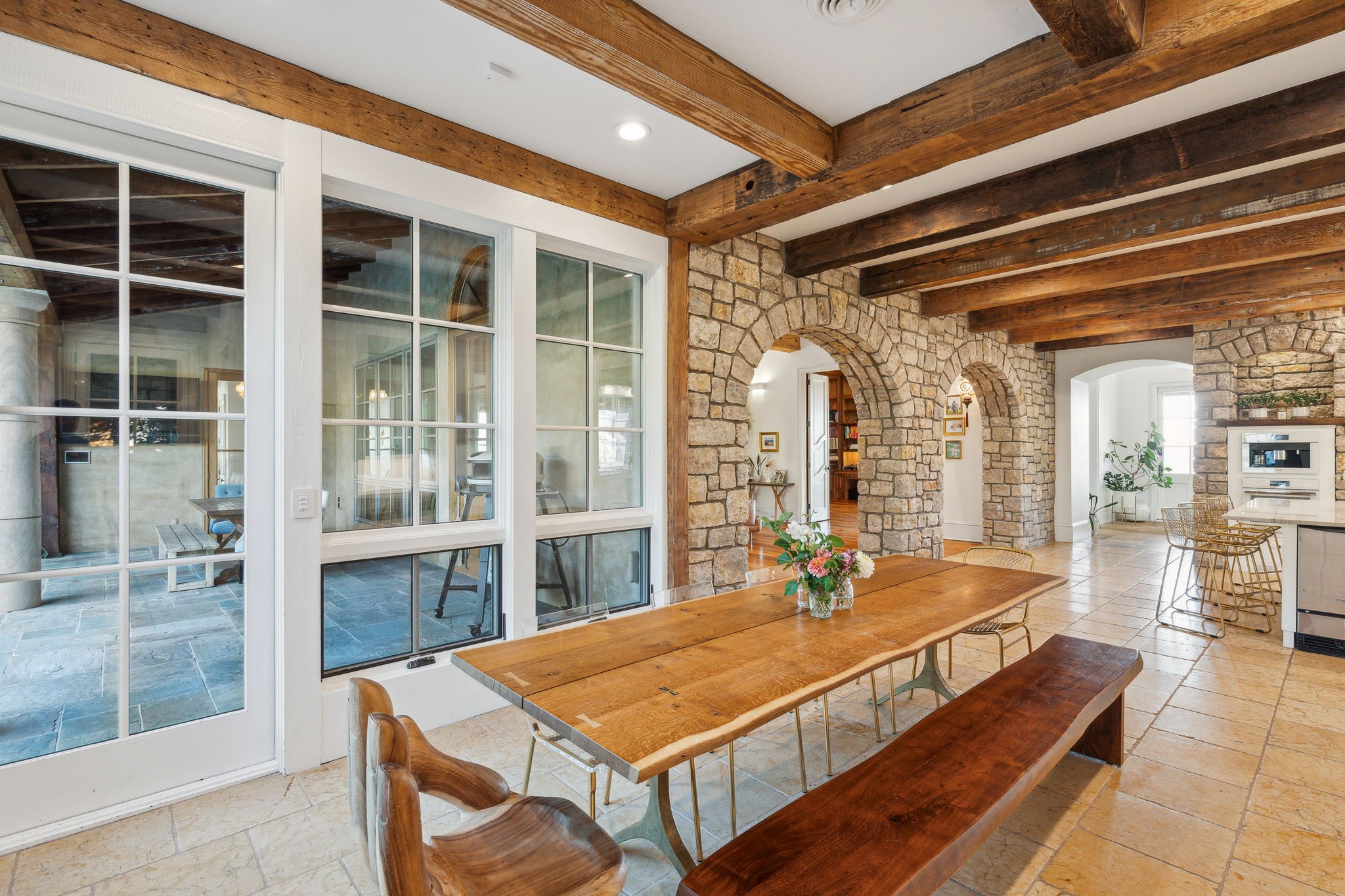 2722 Contour Road