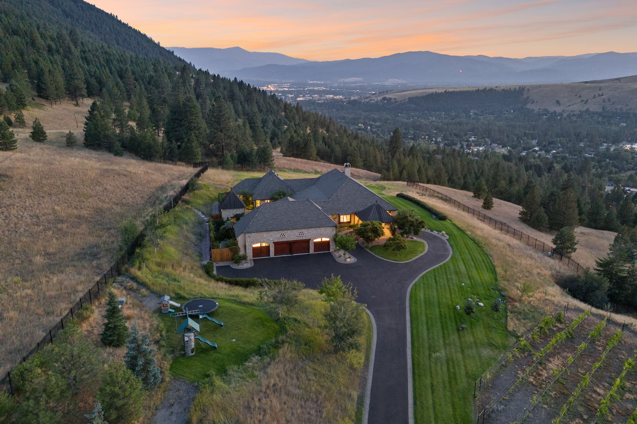 2722 Contour Road
