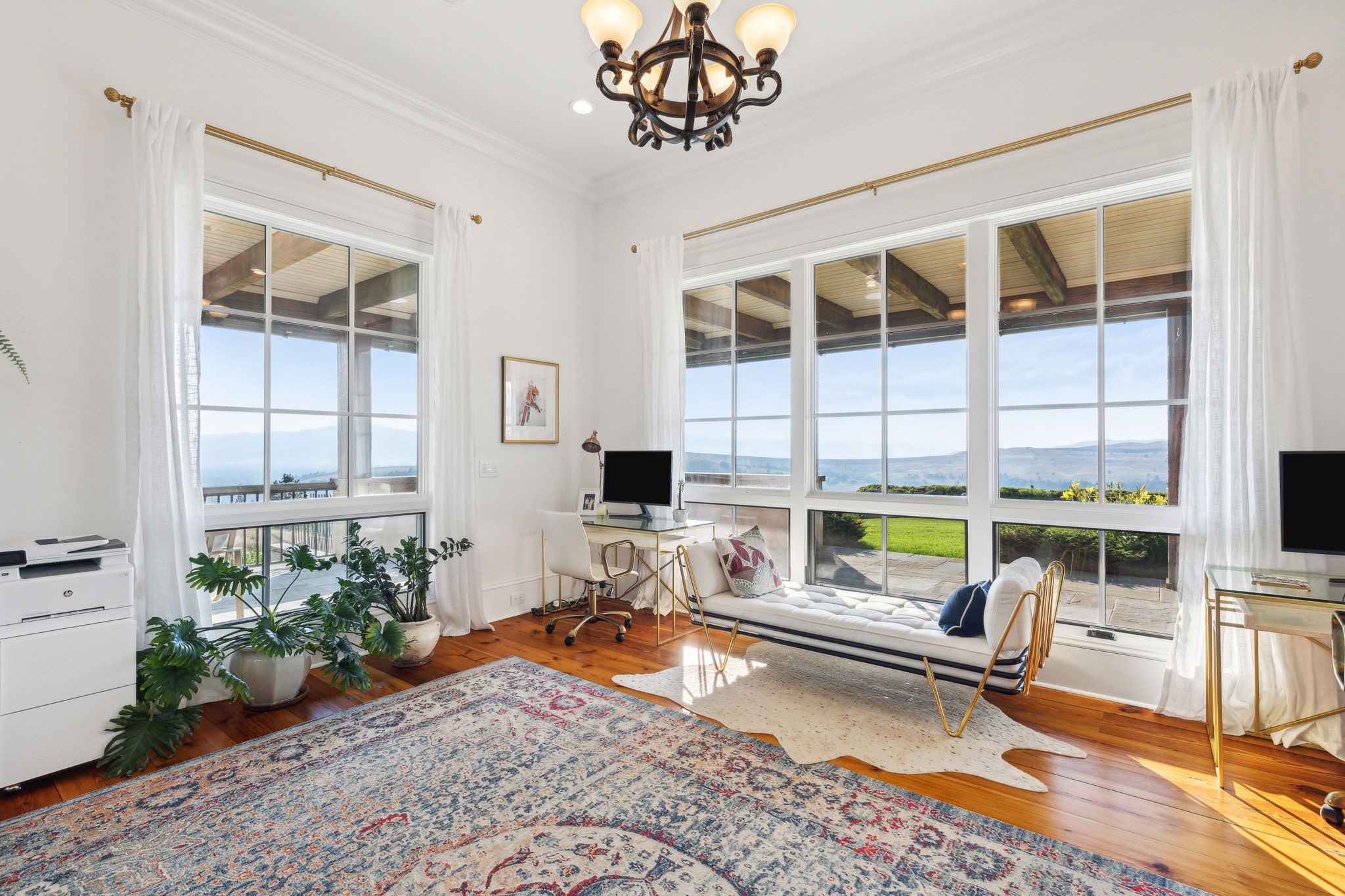 2722 Contour Road