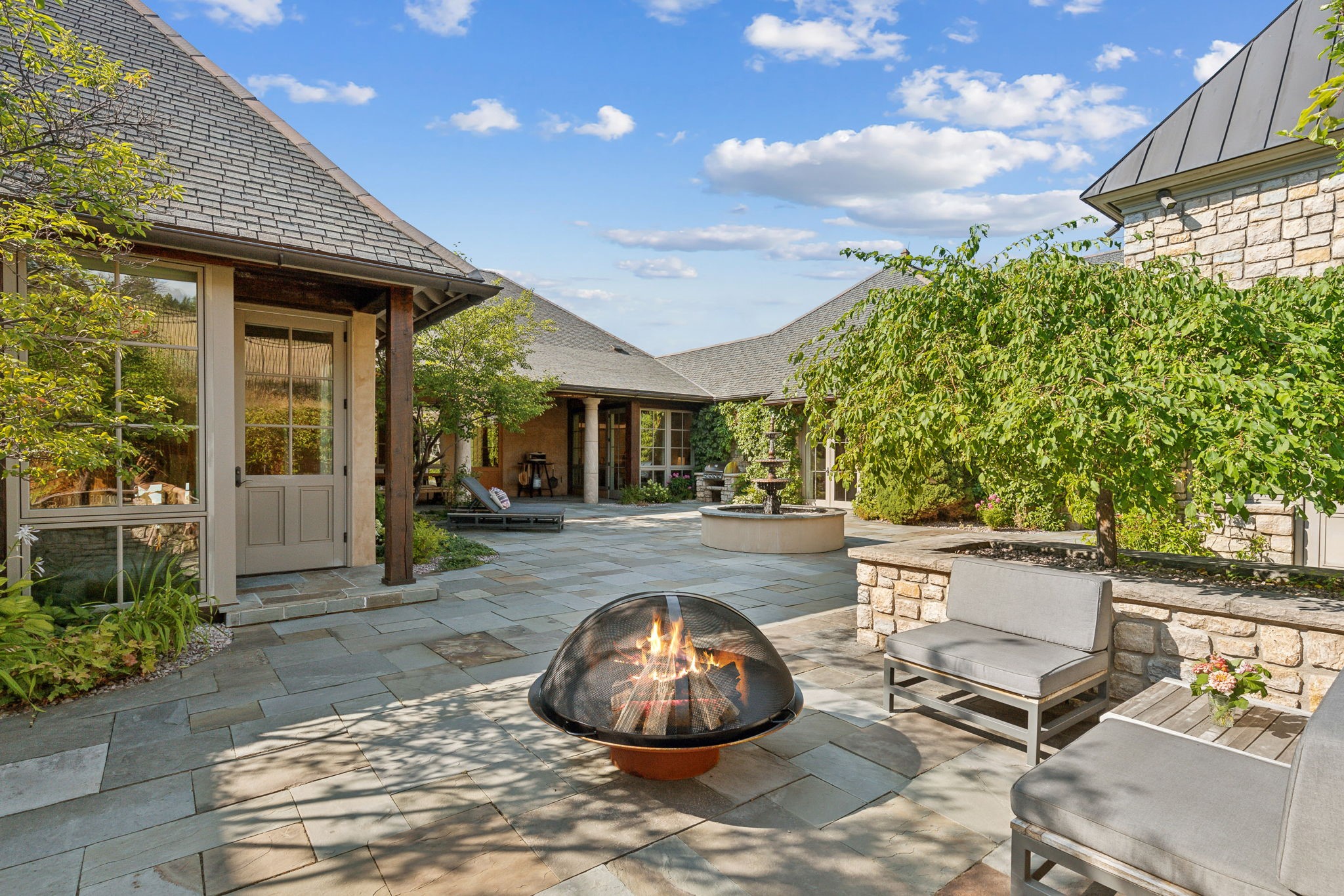 2722 Contour Road