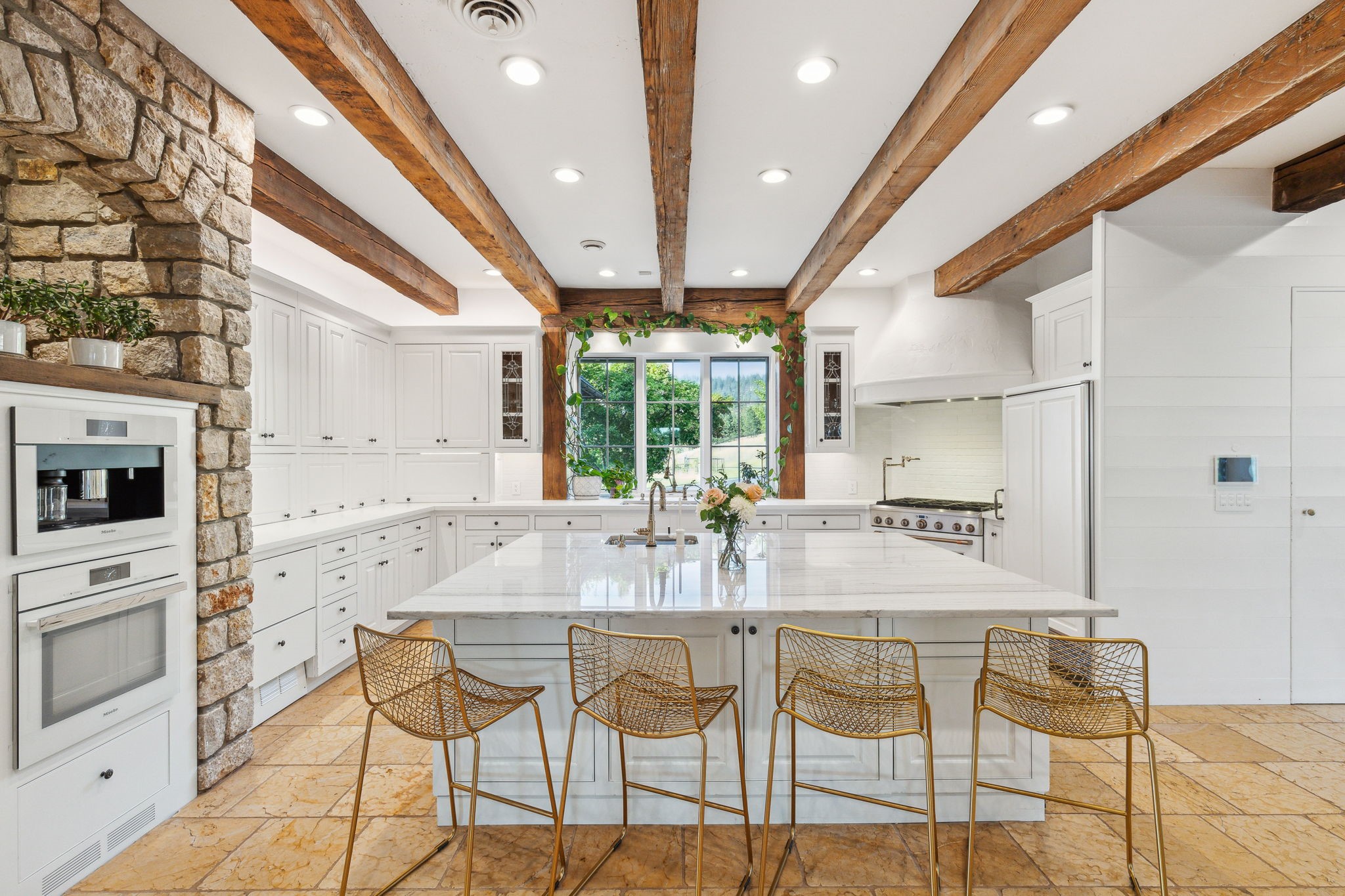 2722 Contour Road
