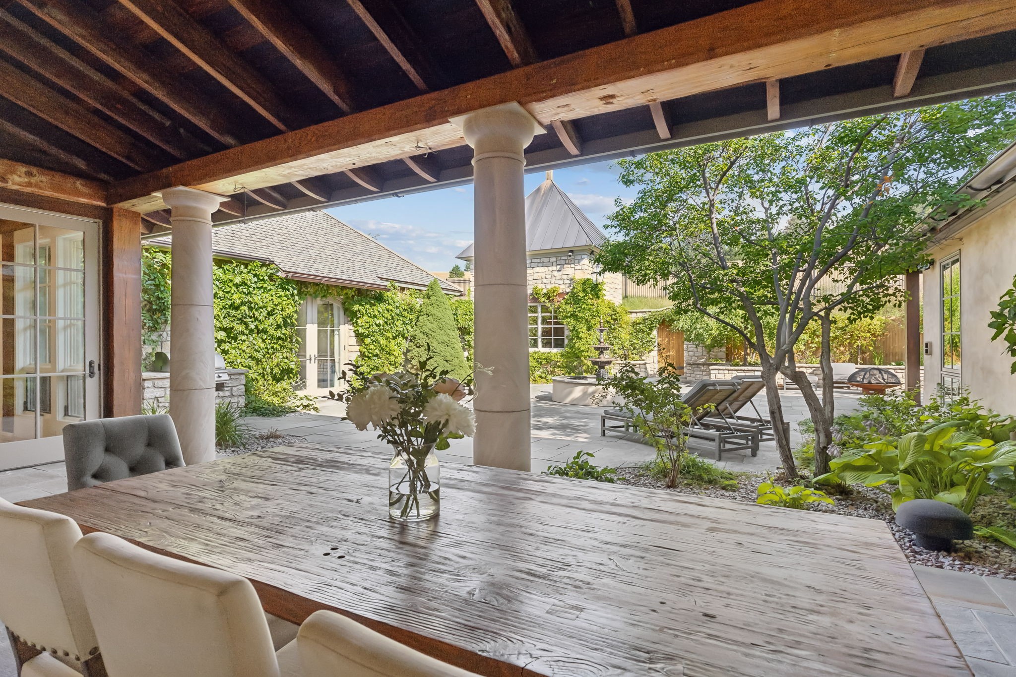 2722 Contour Road