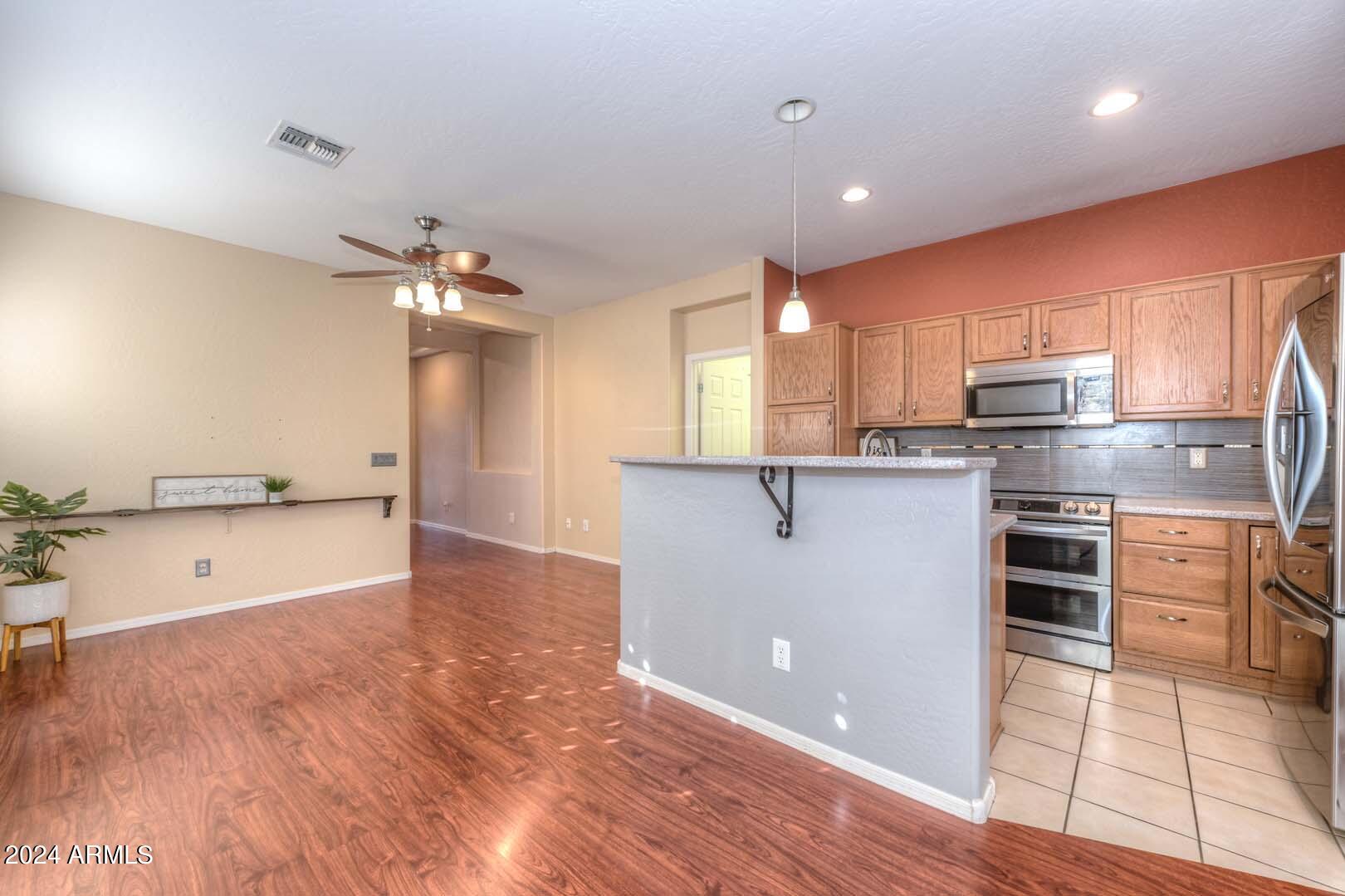 5194 W DESERT HILLS Drive