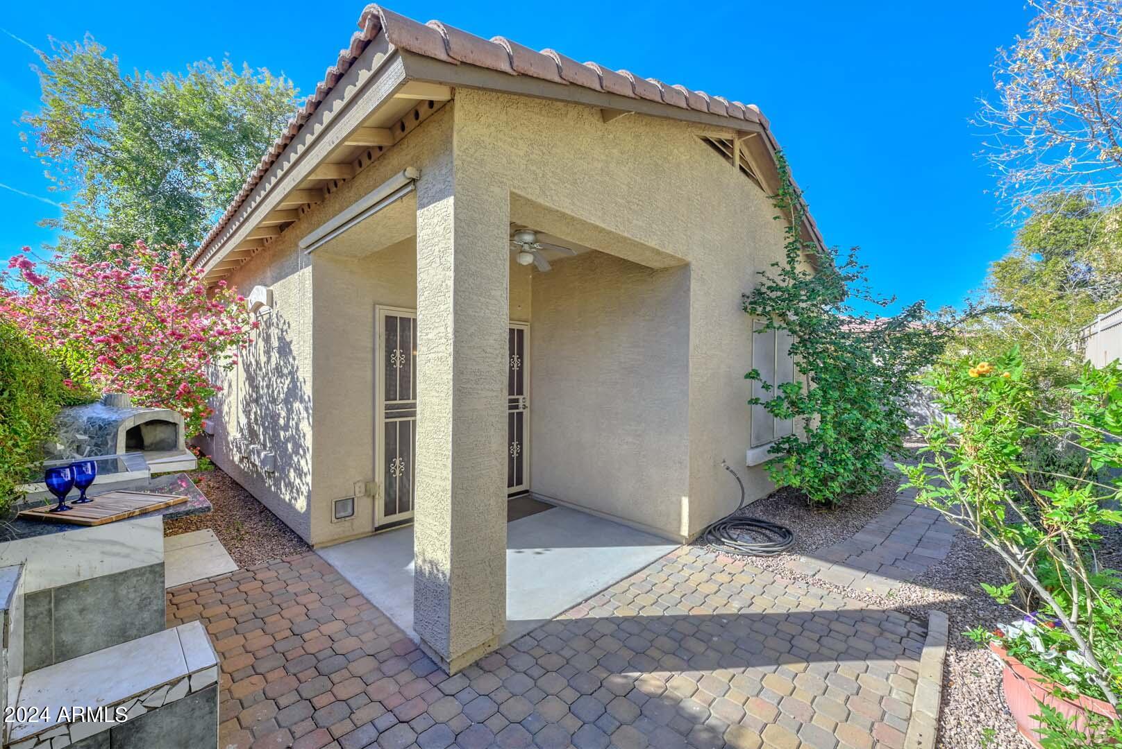 5194 W DESERT HILLS Drive
