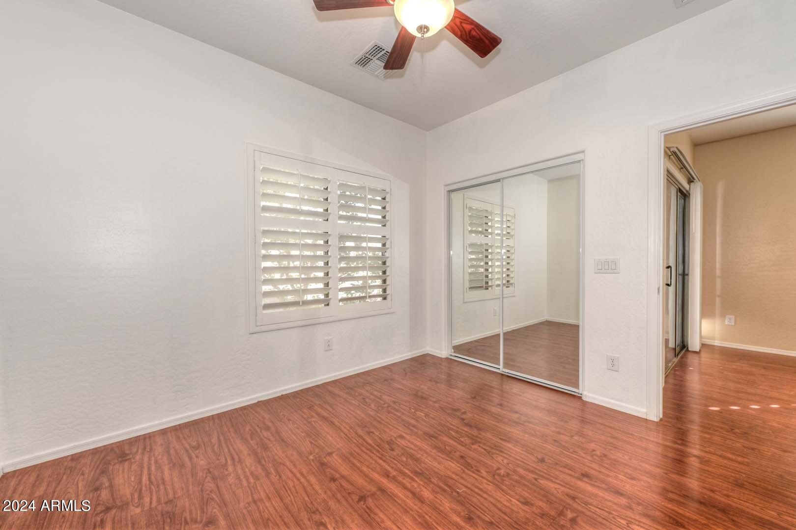 5194 W DESERT HILLS Drive