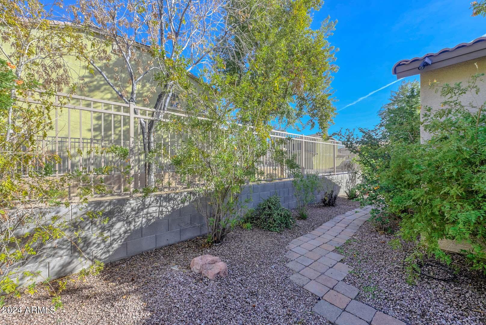 5194 W DESERT HILLS Drive
