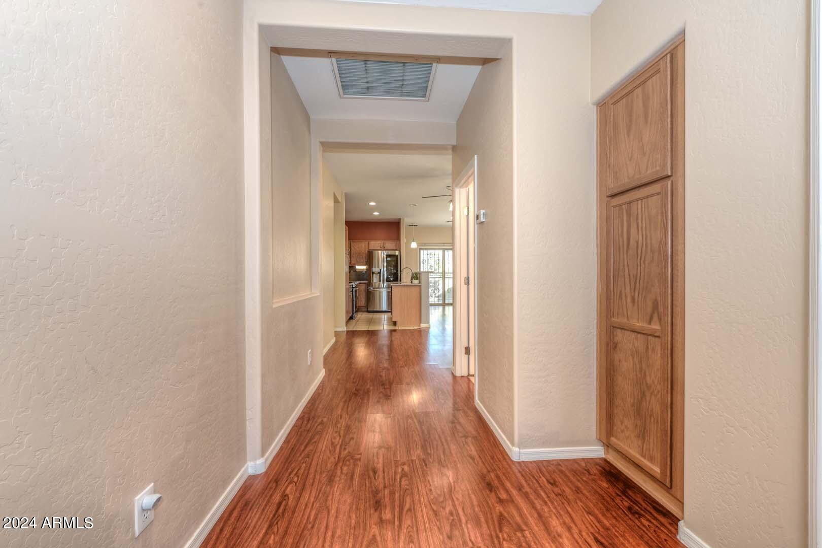 5194 W DESERT HILLS Drive