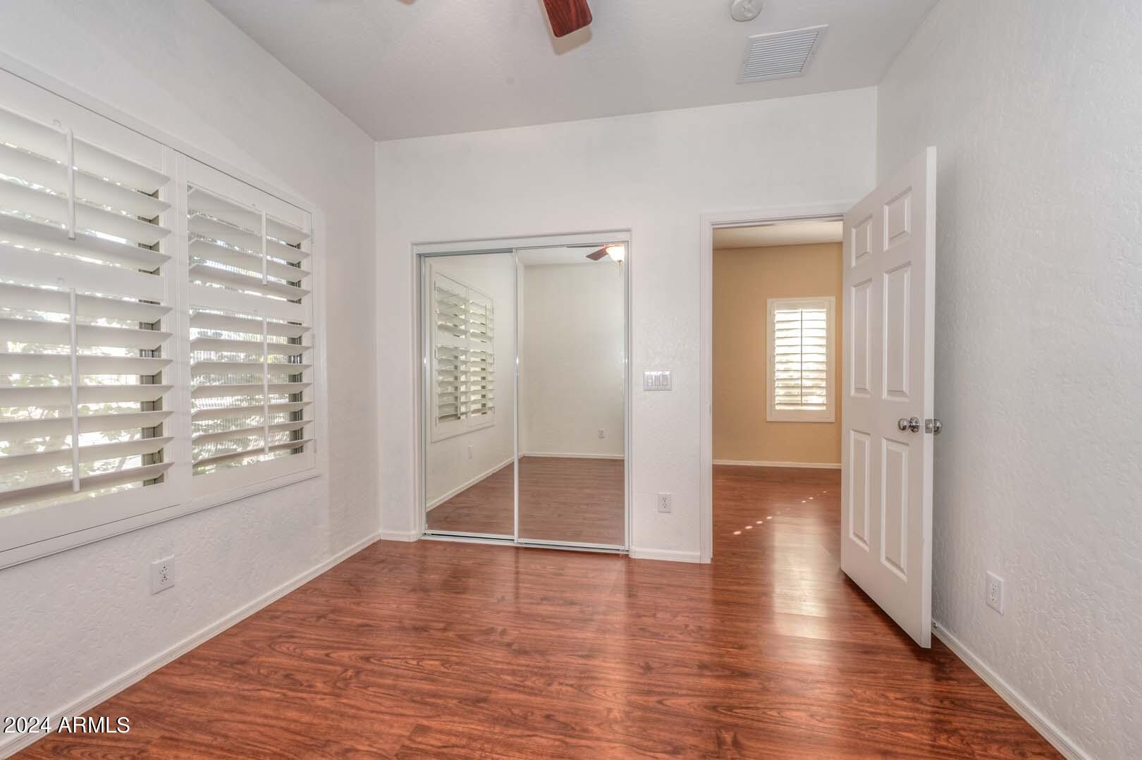 5194 W DESERT HILLS Drive
