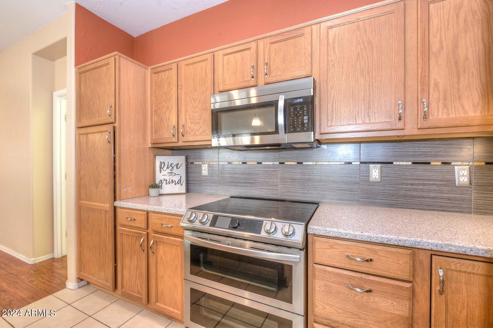 5194 W DESERT HILLS Drive