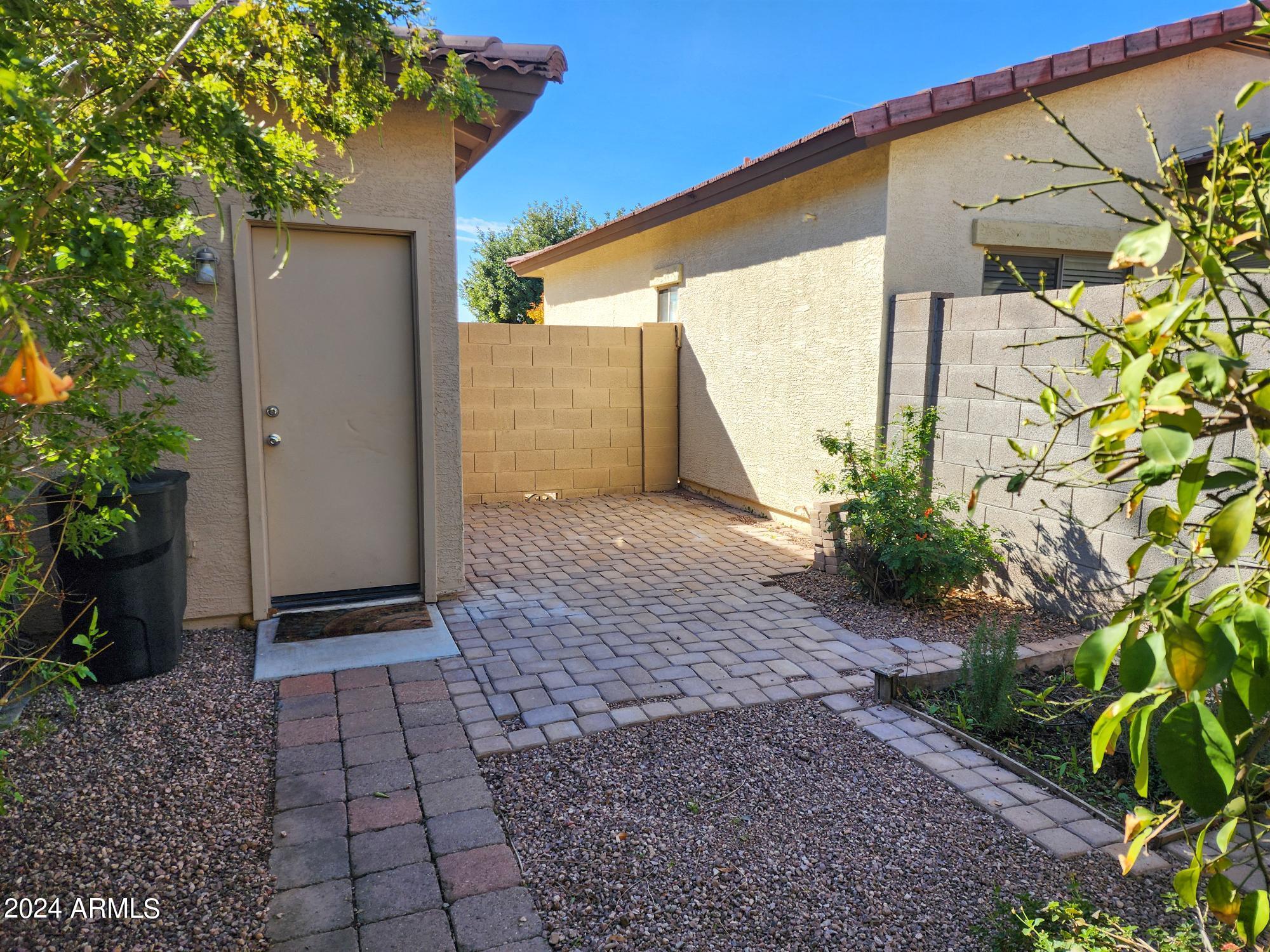 5194 W DESERT HILLS Drive
