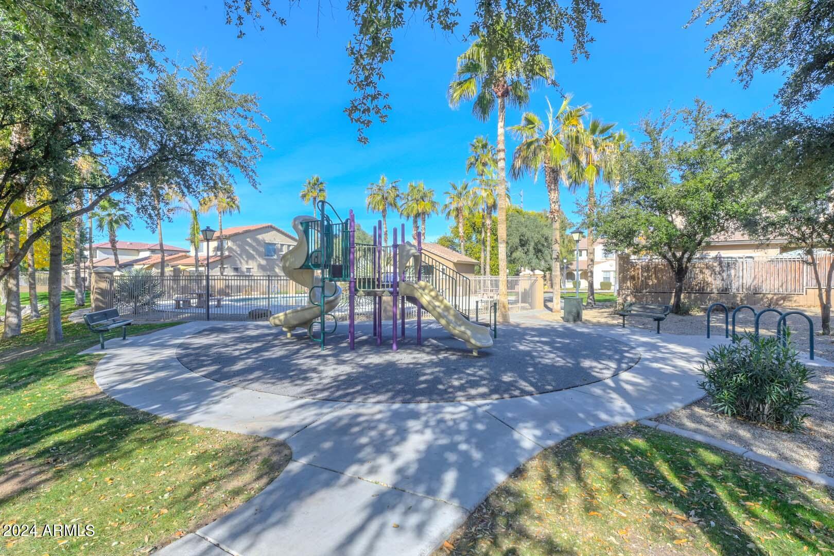5194 W DESERT HILLS Drive