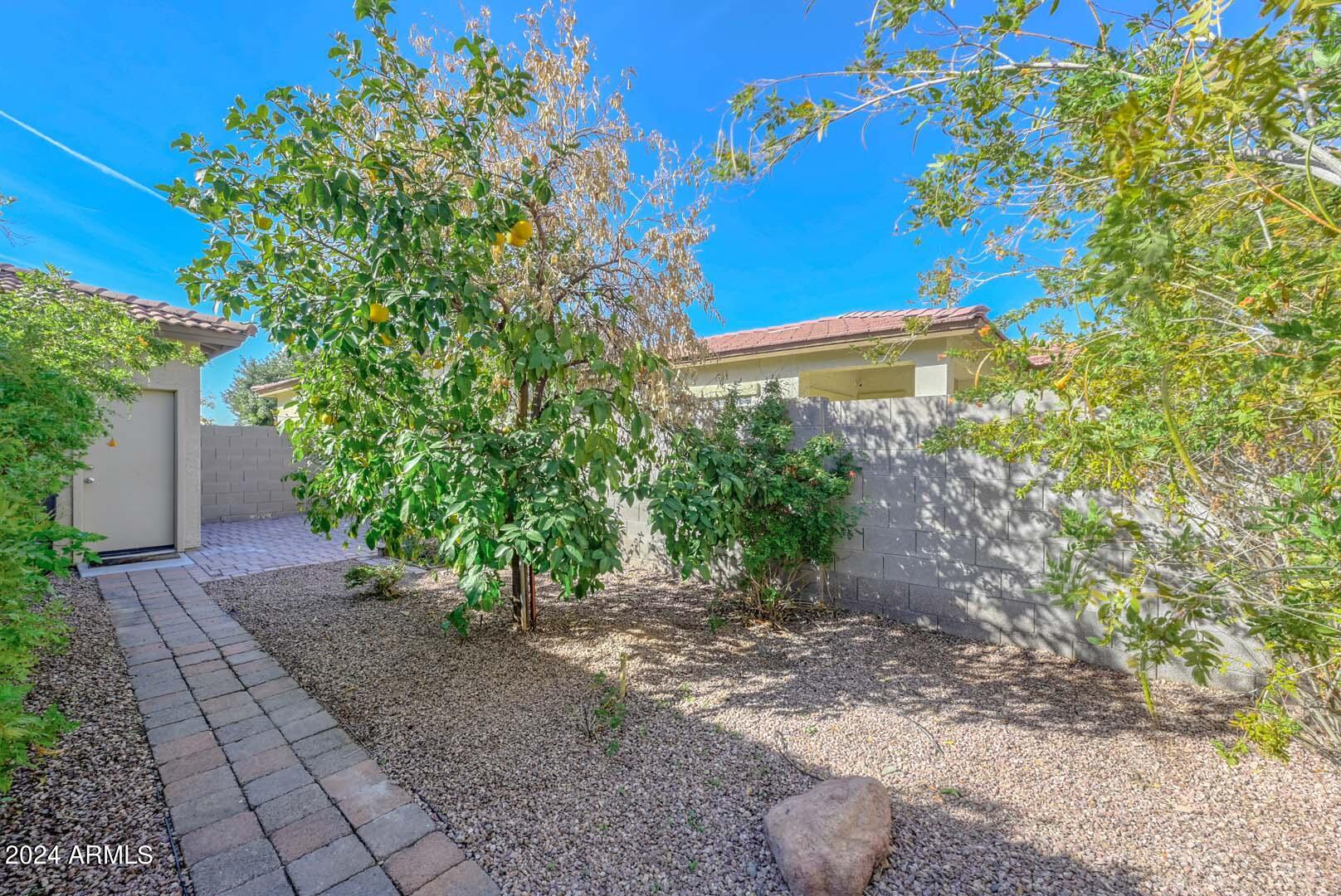 5194 W DESERT HILLS Drive