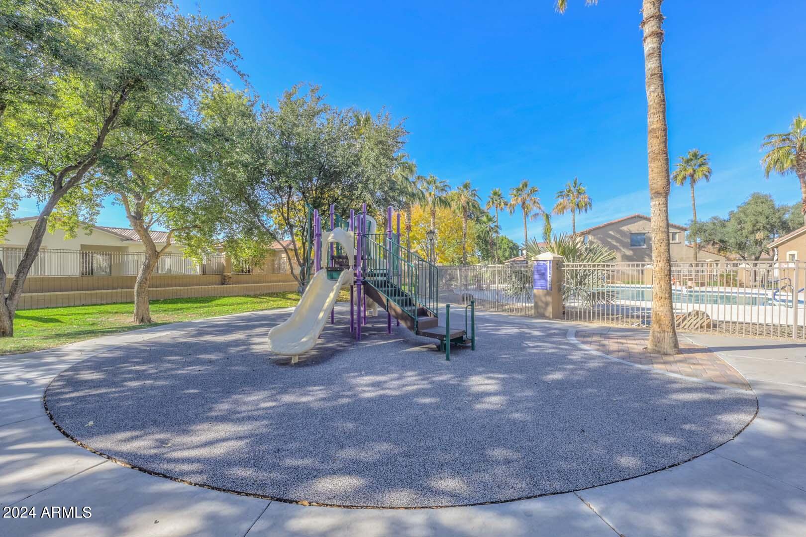 5194 W DESERT HILLS Drive