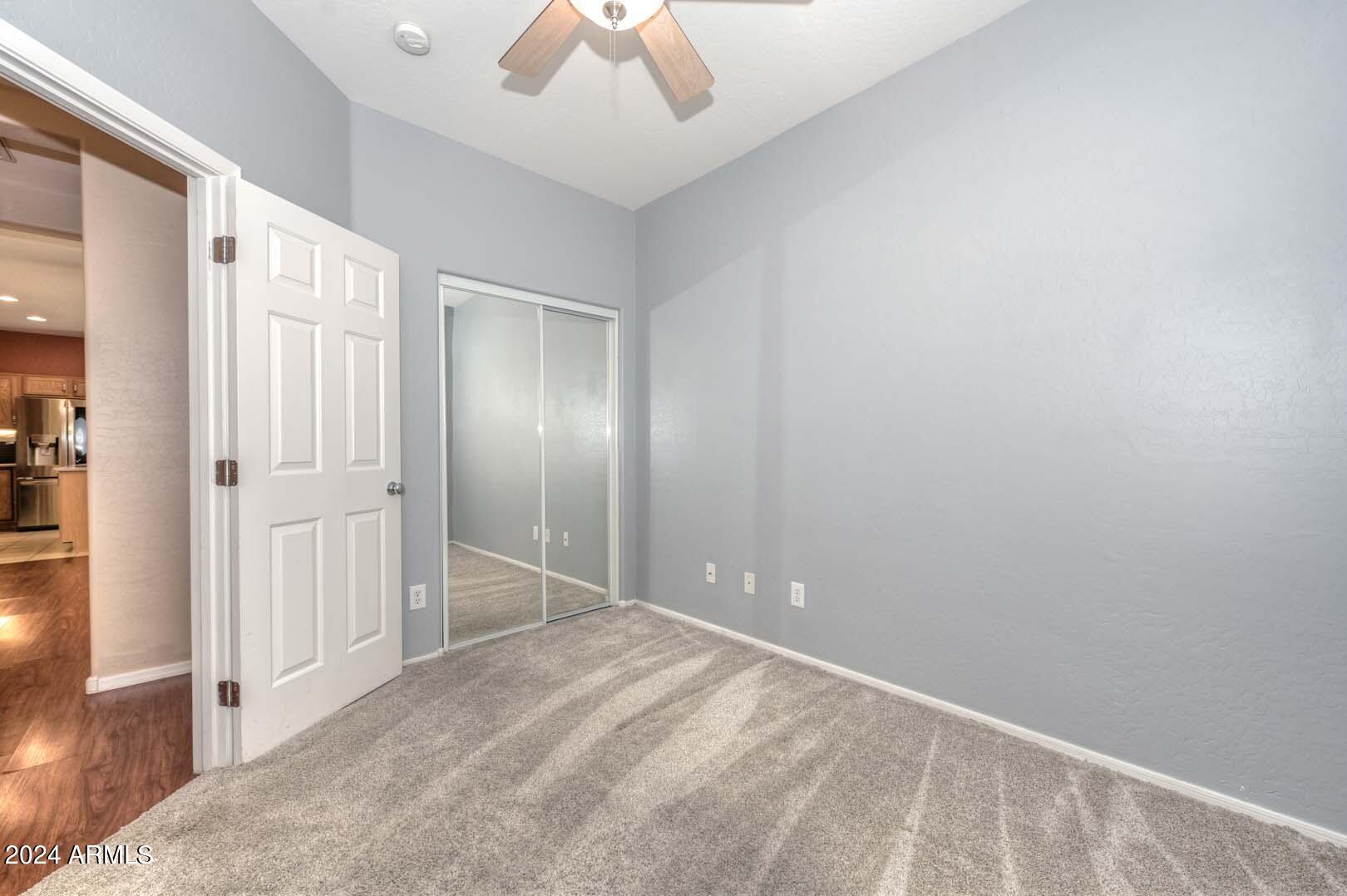 5194 W DESERT HILLS Drive