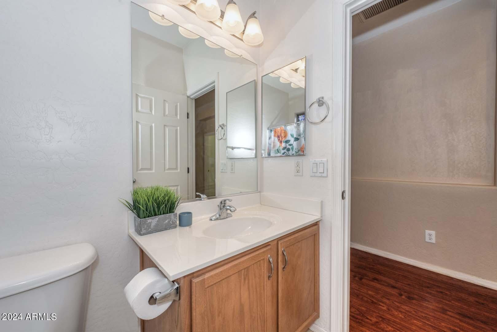5194 W DESERT HILLS Drive
