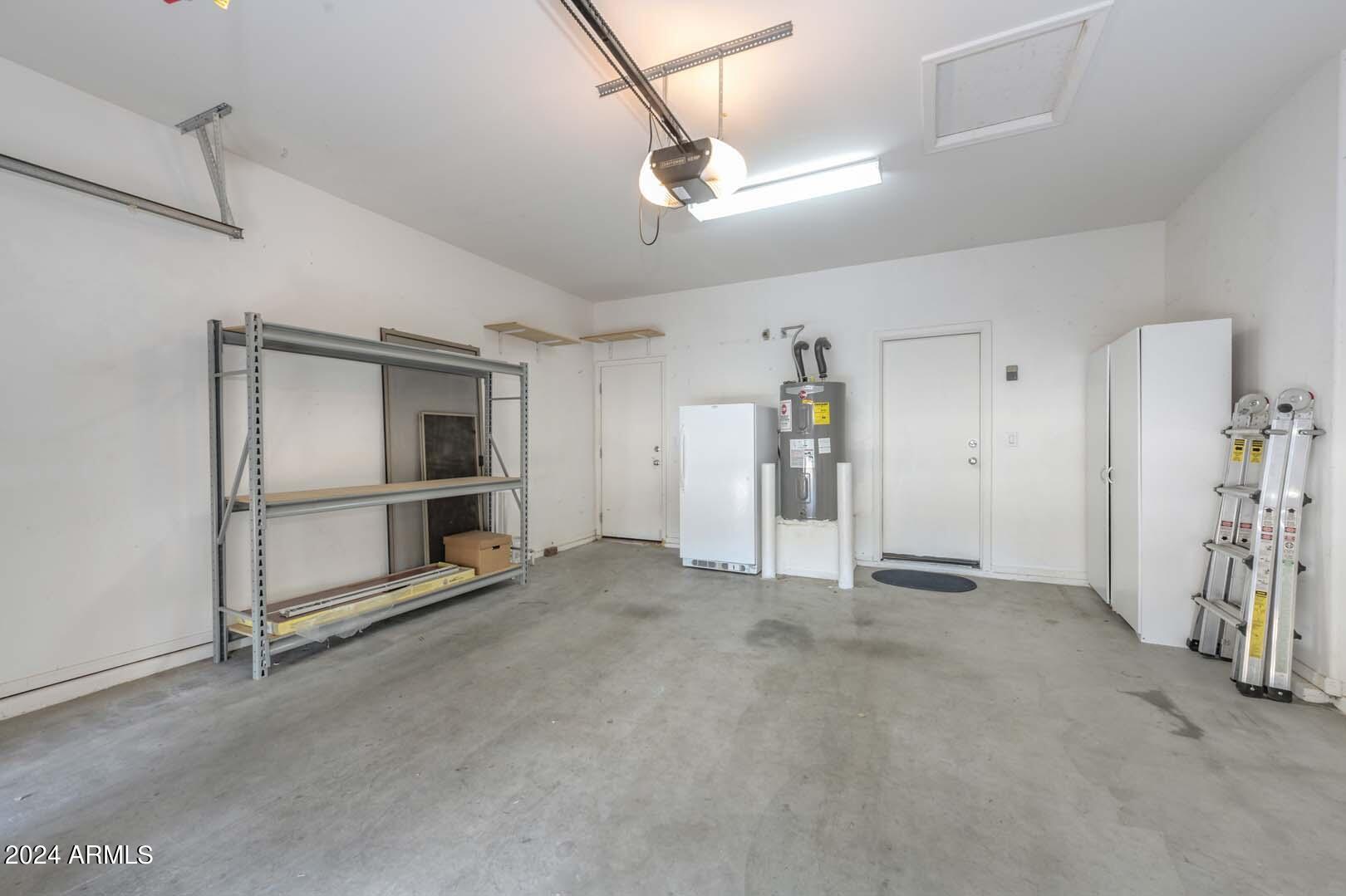 5194 W DESERT HILLS Drive