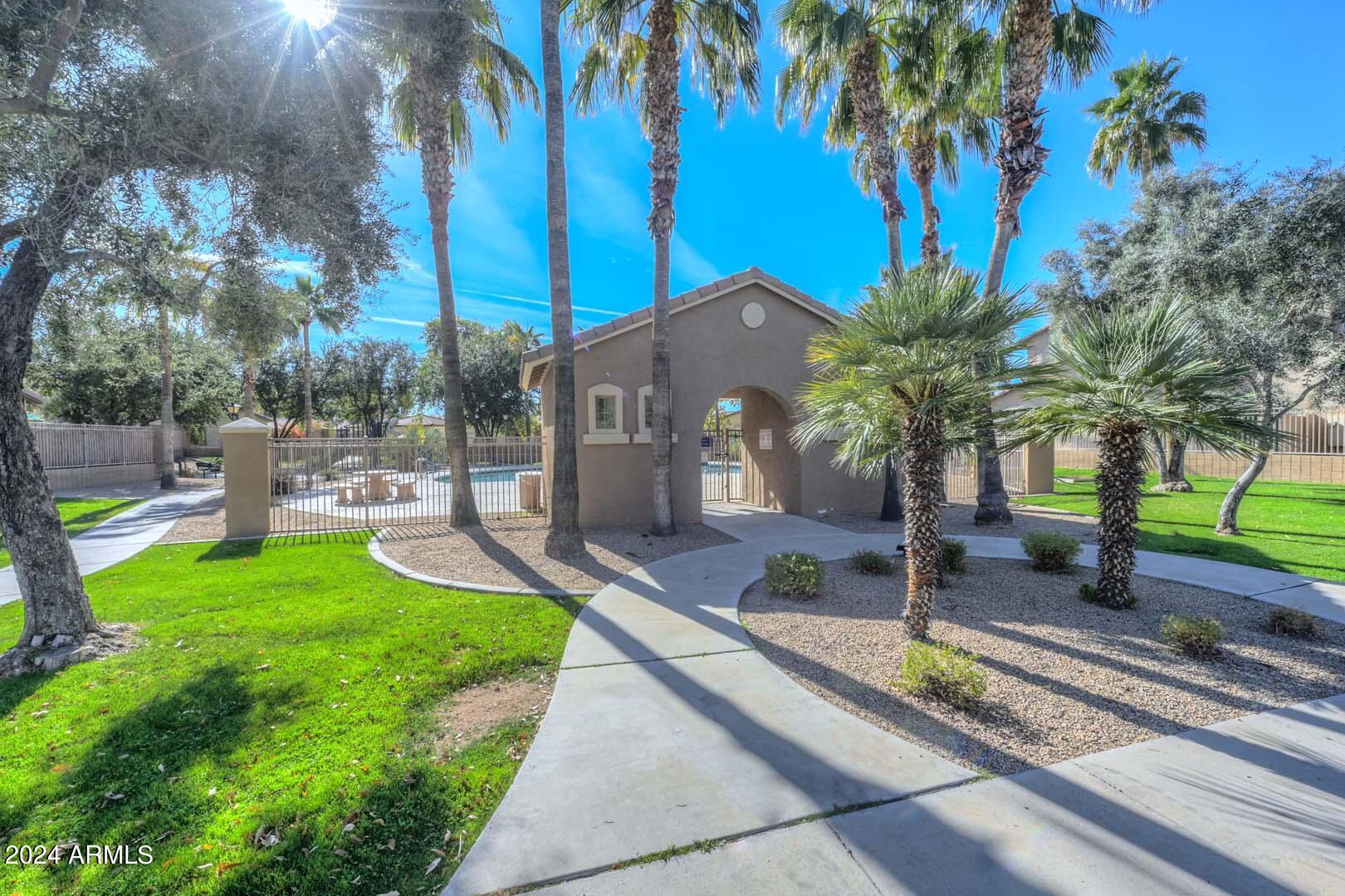5194 W DESERT HILLS Drive