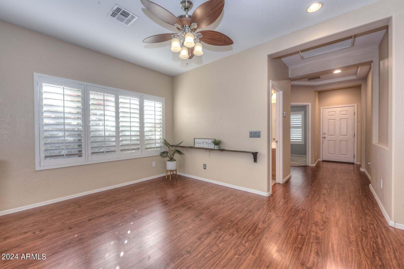 5194 W DESERT HILLS Drive