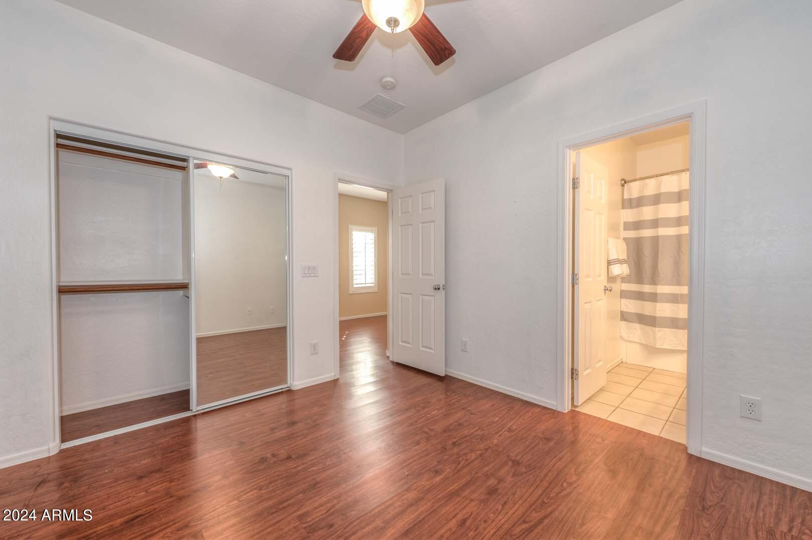 5194 W DESERT HILLS Drive