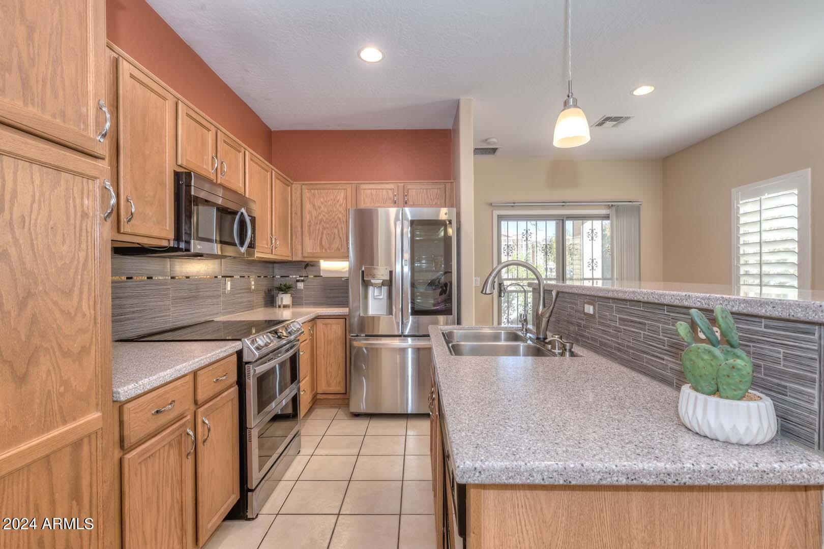 5194 W DESERT HILLS Drive